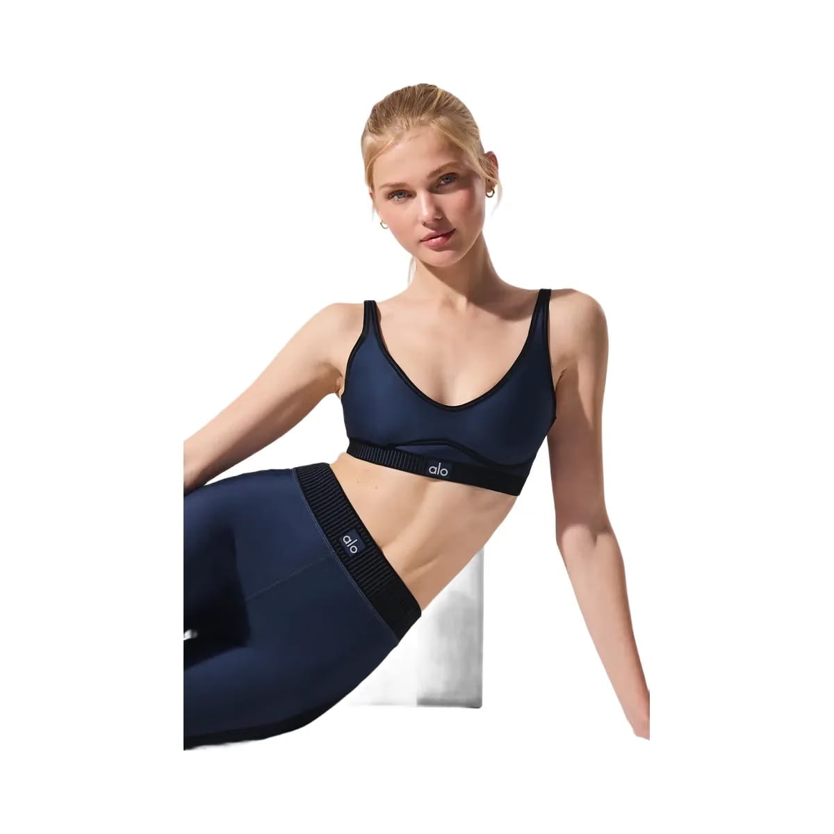 Alo Women's Airlift Line Up Bra - Navy