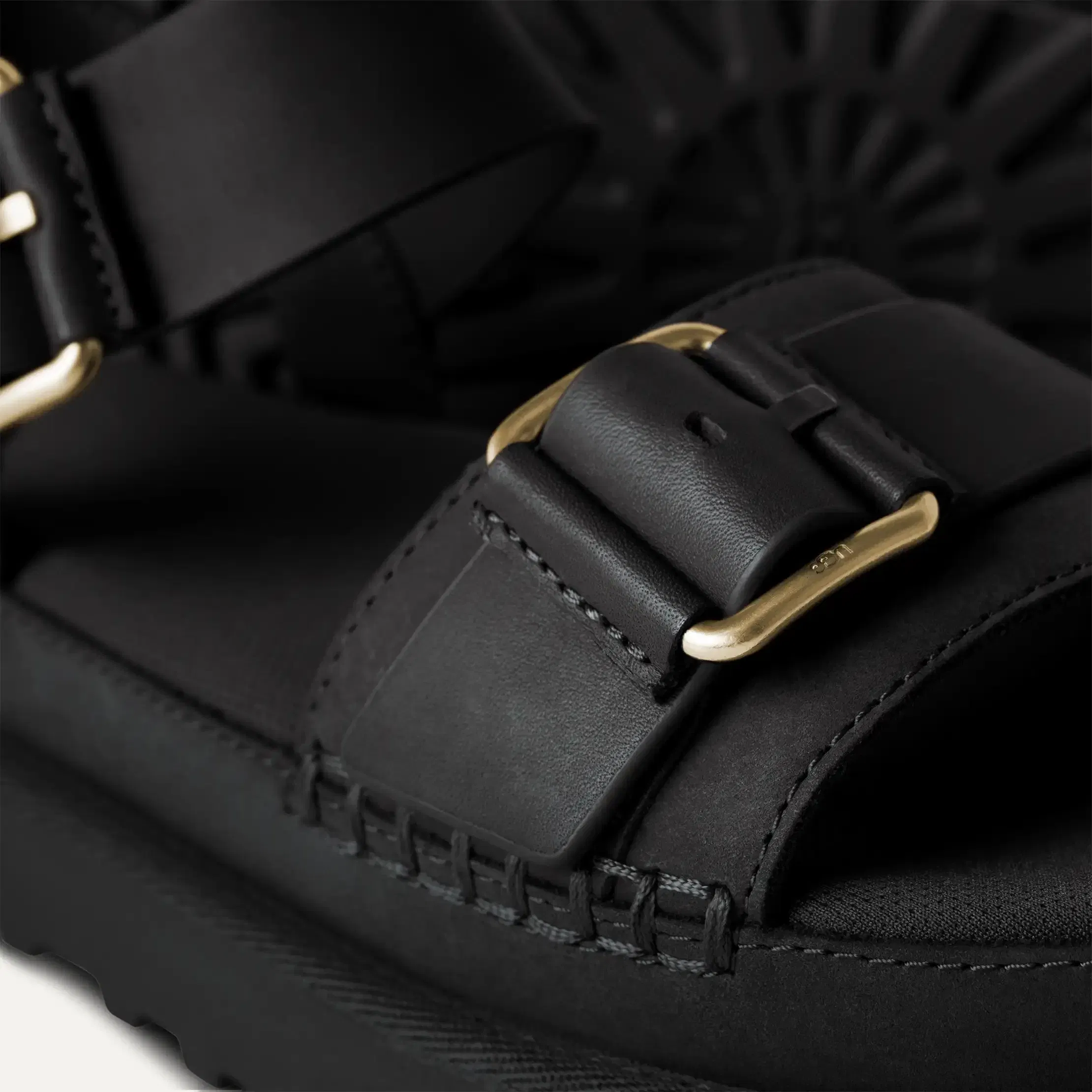 Ugg Goldenstar Villa Black