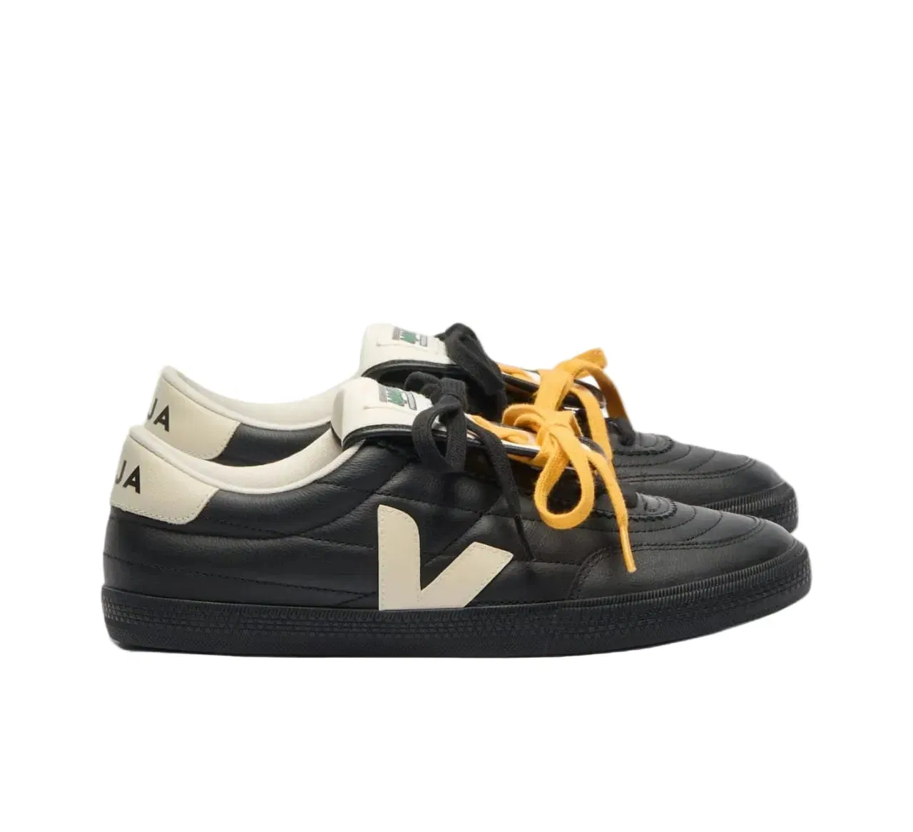 VEJA Panenka Leather Magliano Black