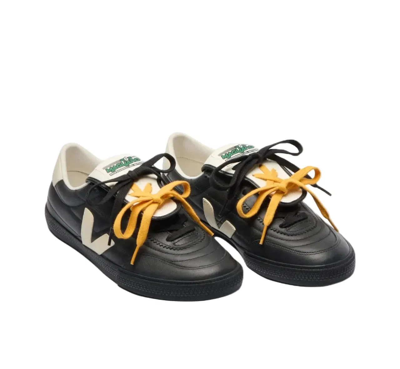VEJA Panenka Leather Magliano Black