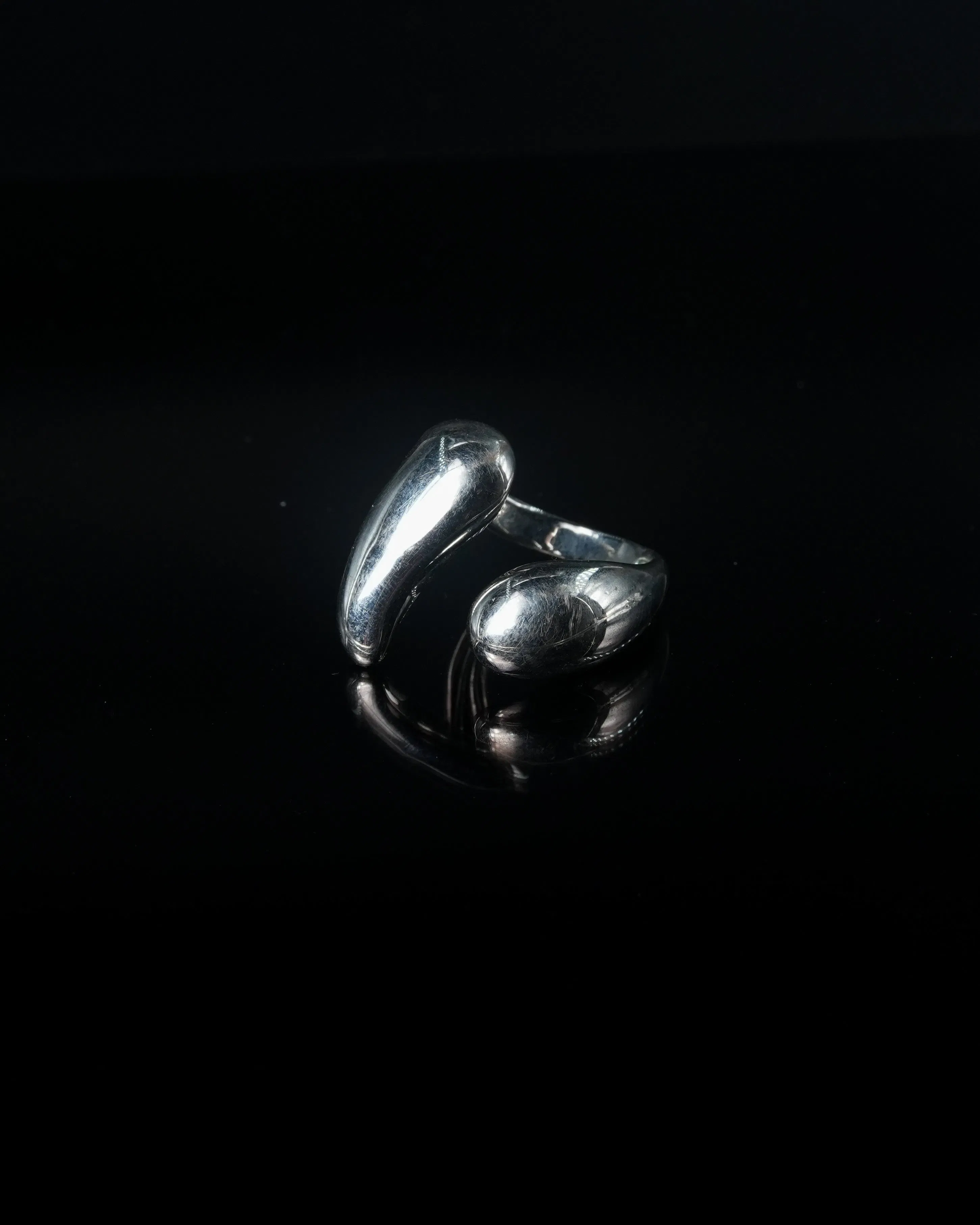 Manaca Liquid Pulse Ring