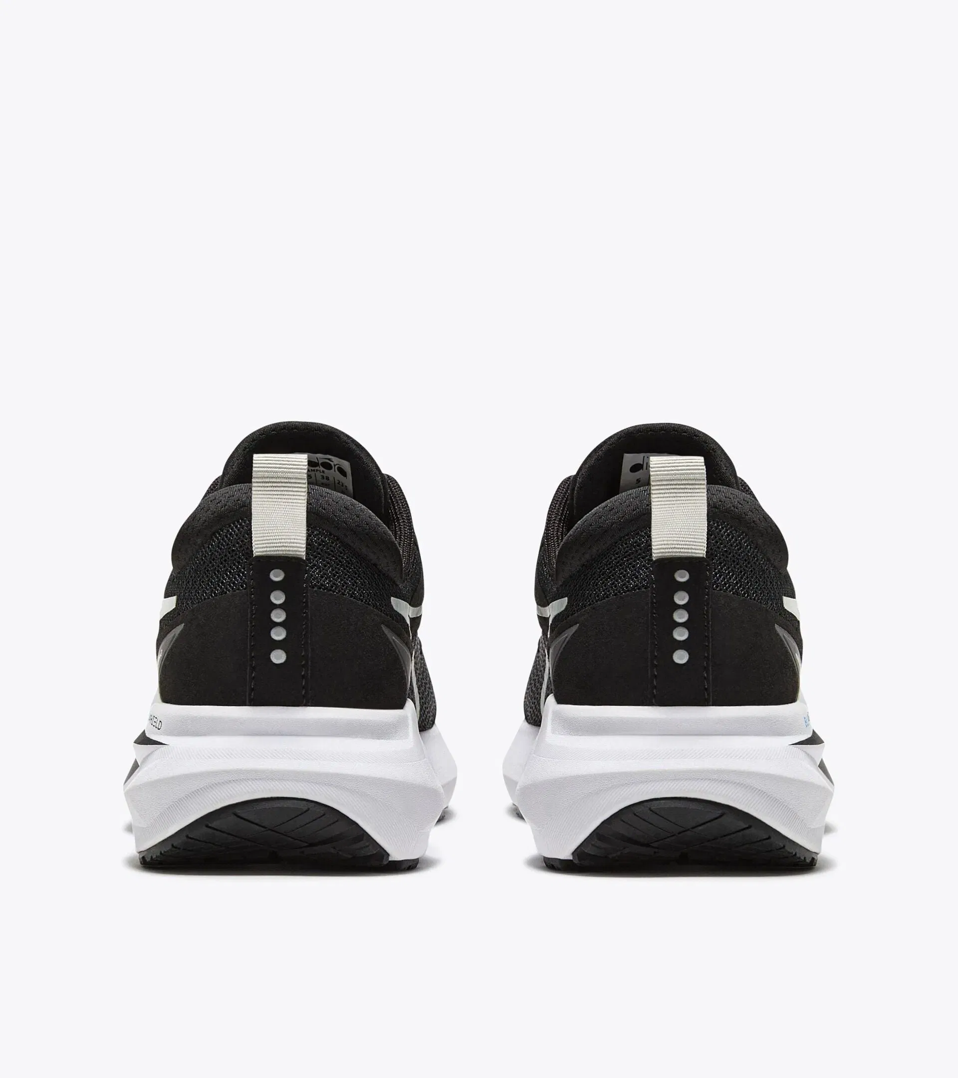 Diadora Mythos Blushield Vigore 3 W Black/White (C7406)