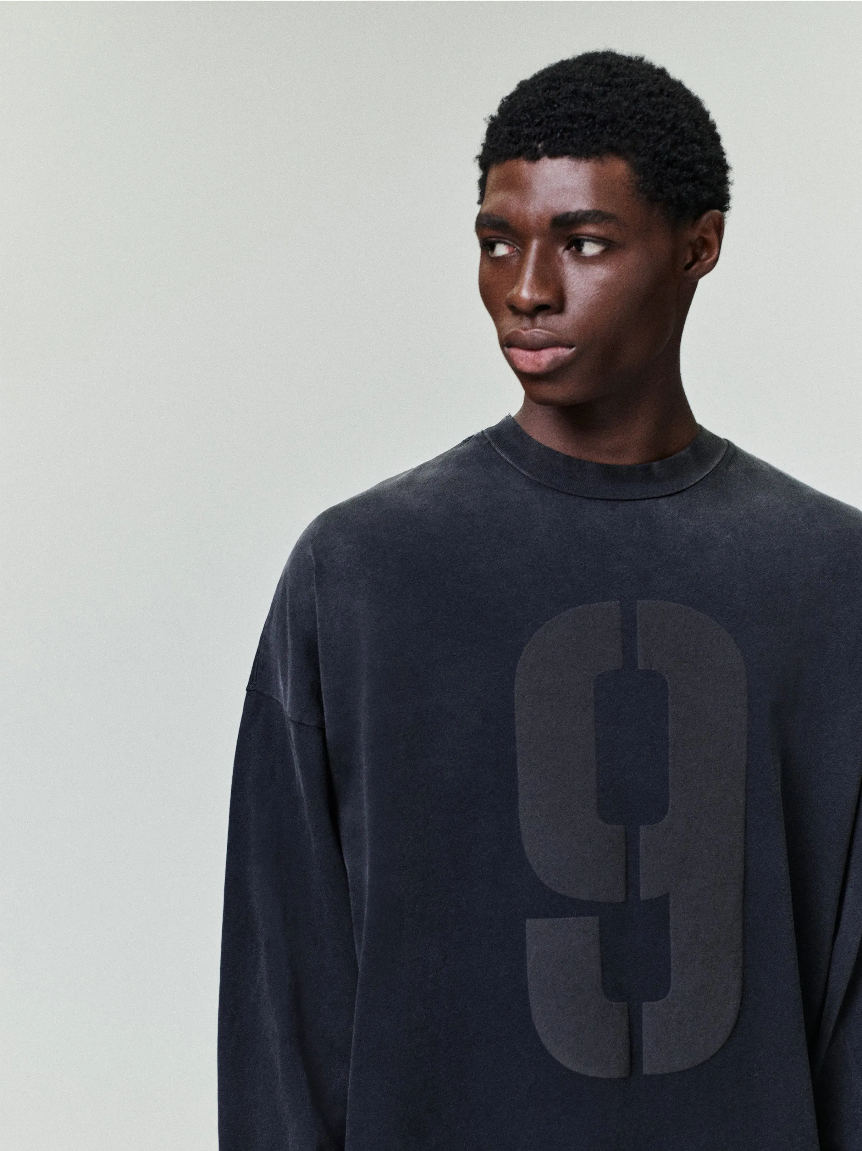 Essentials 9 Long Sleeve Tee Black