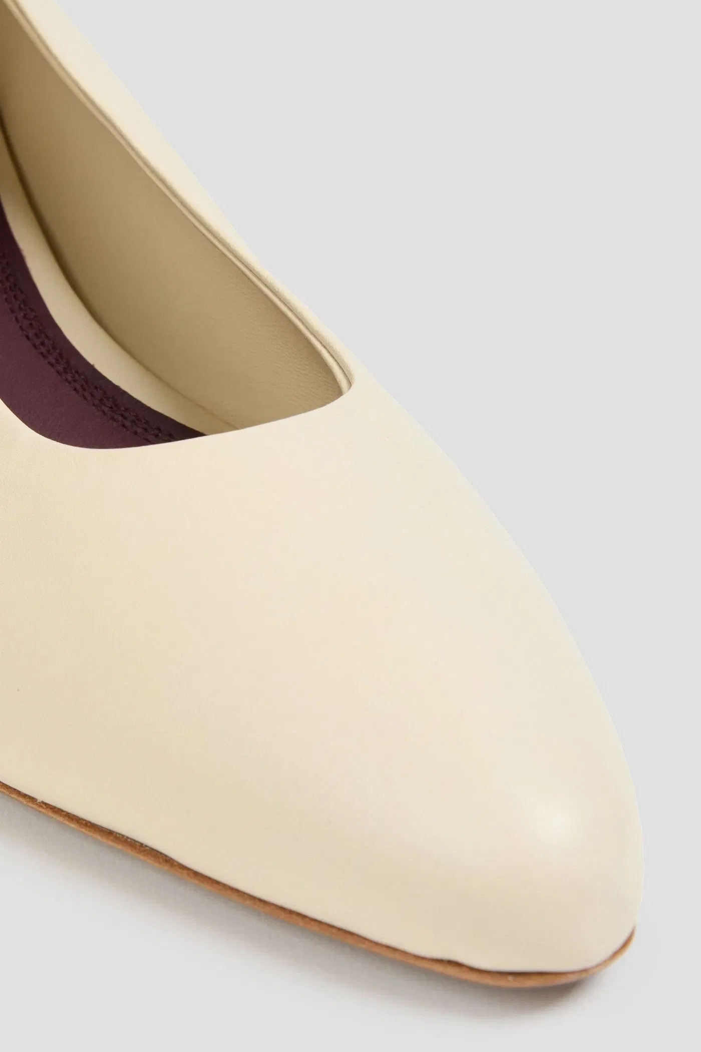 Neous Fera Leather Pumps Cream Women's