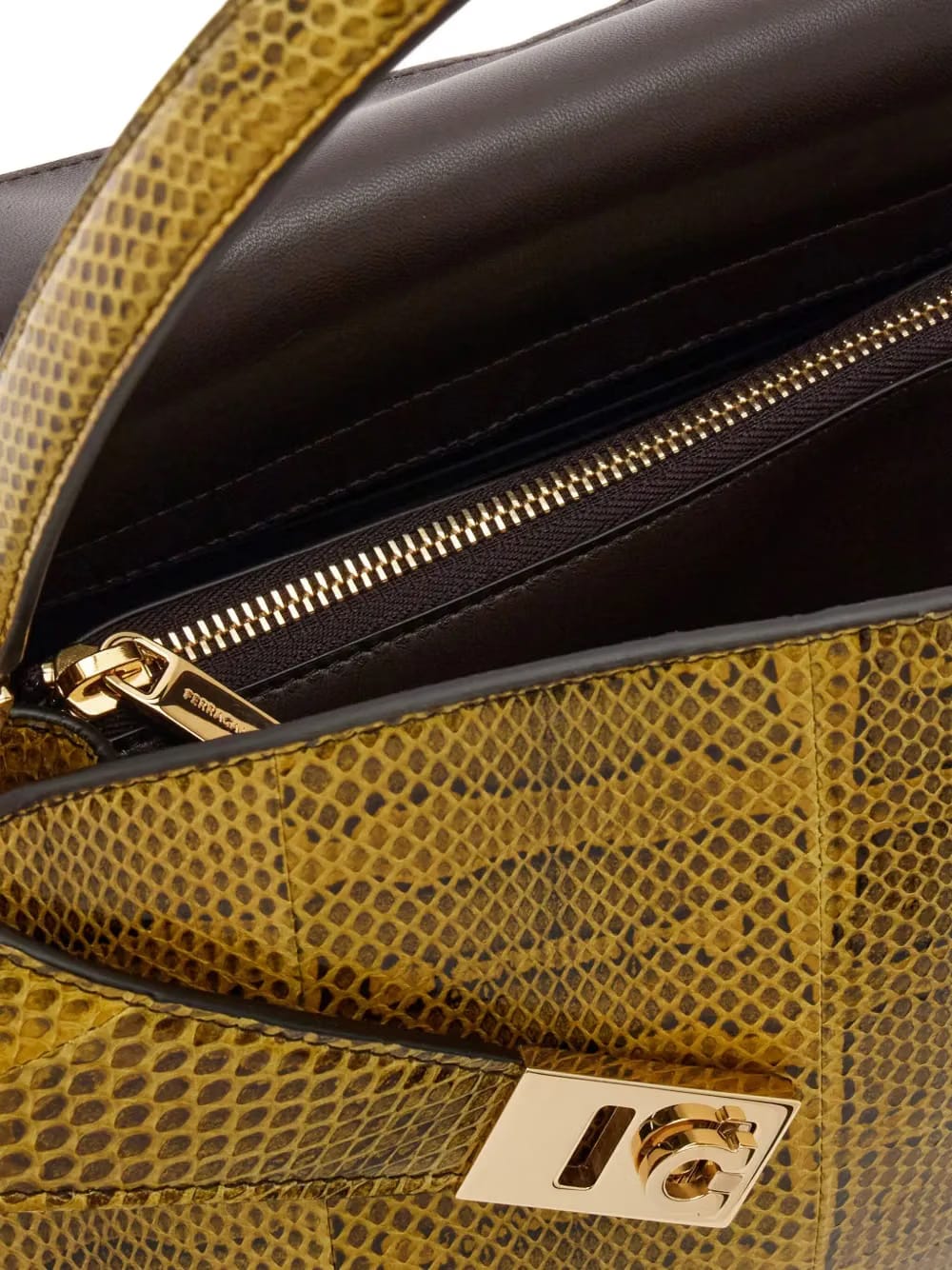 Hug shoulder bag