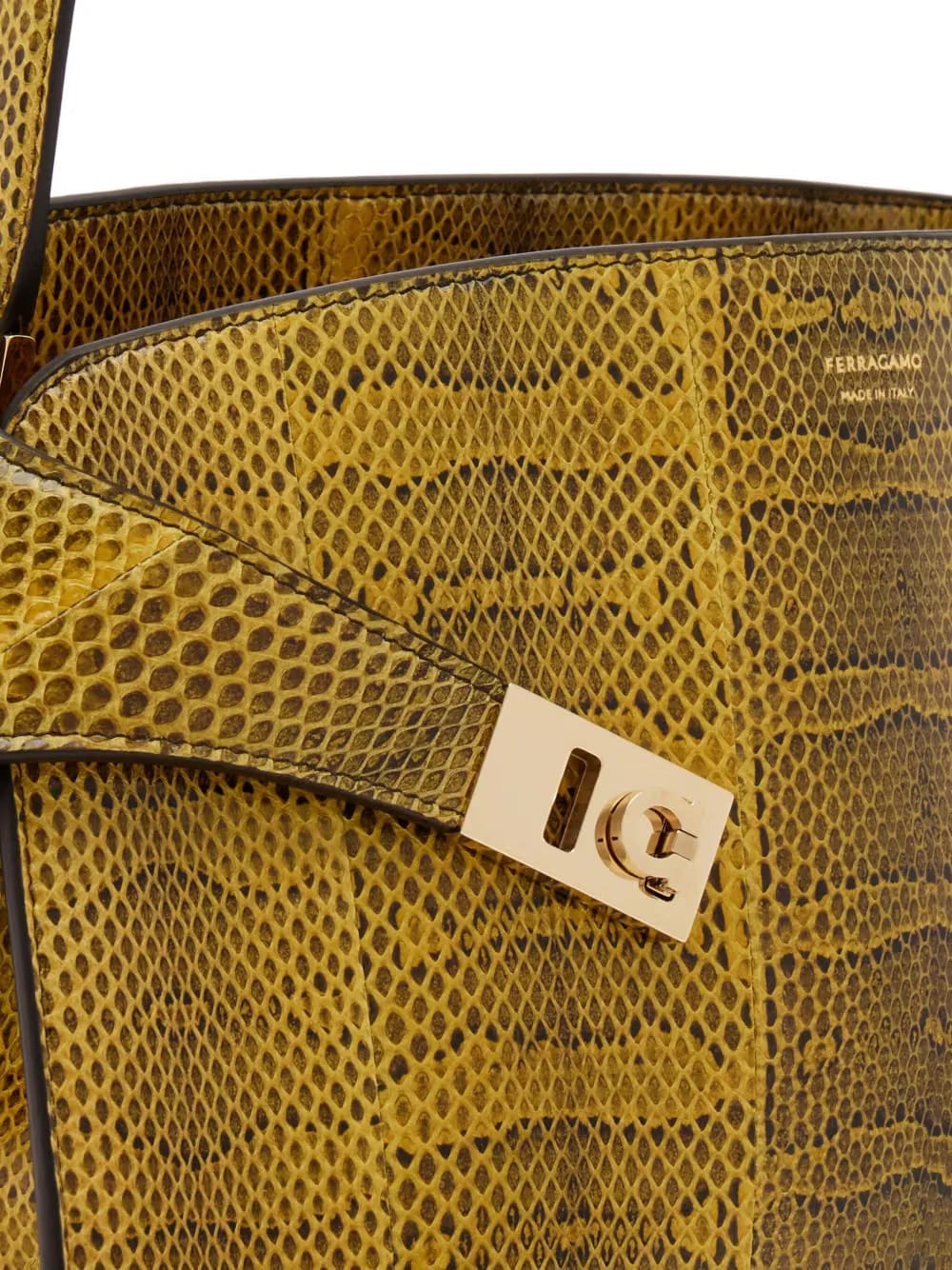 Hug shoulder bag