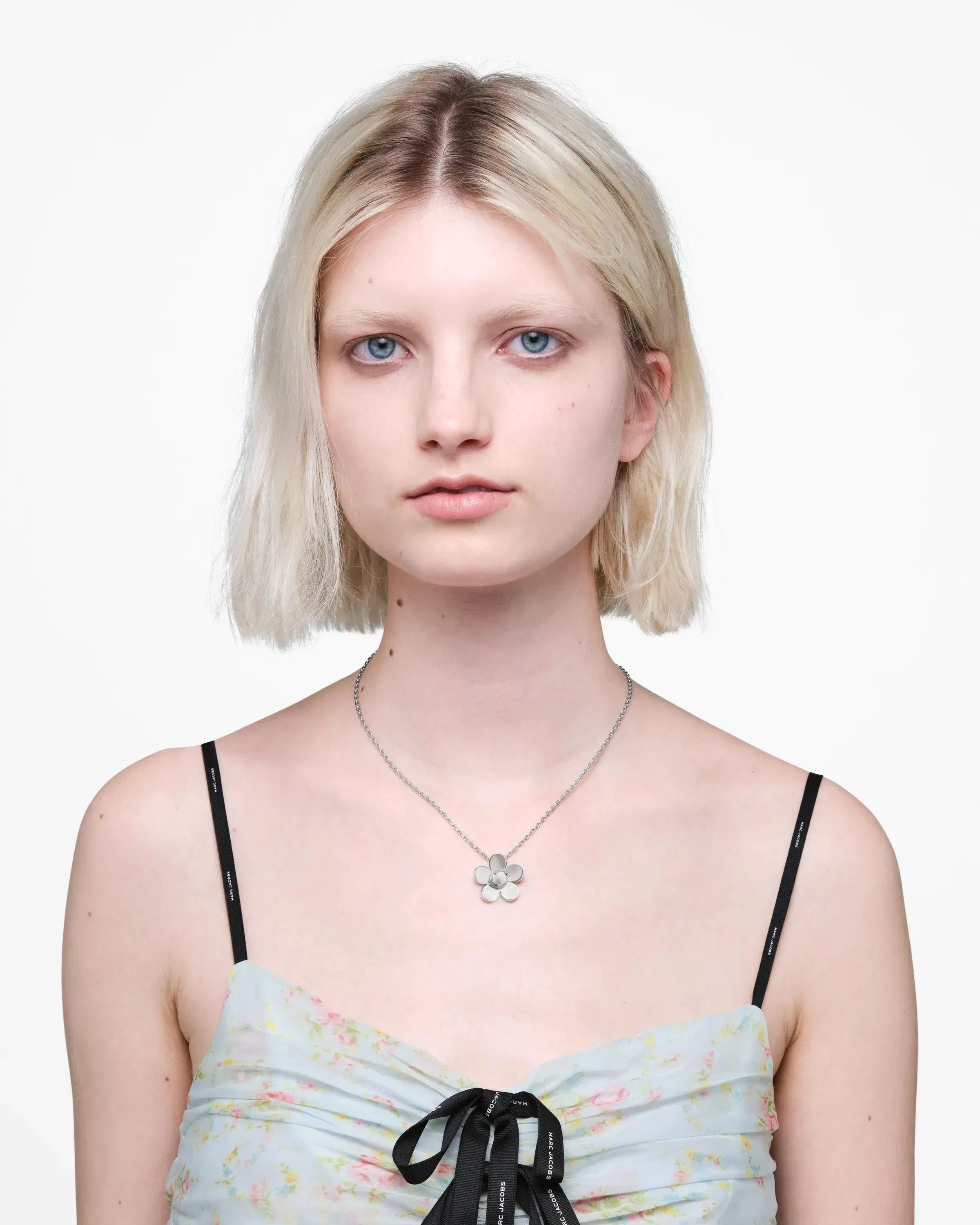 The Daisy Pendant Necklace