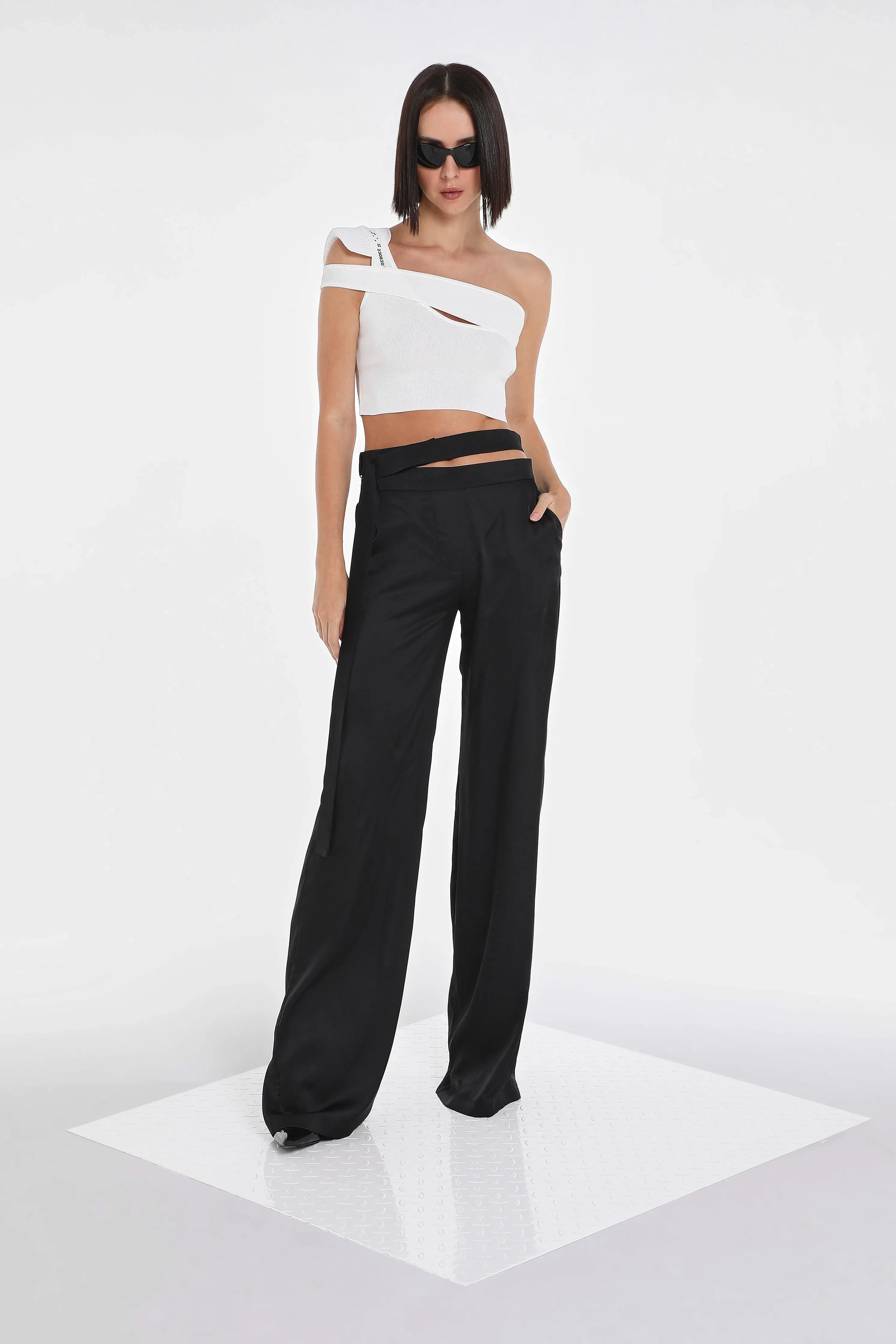 CROSSOVER ONE SHOULDER TOP W/ SHOULDER PAD