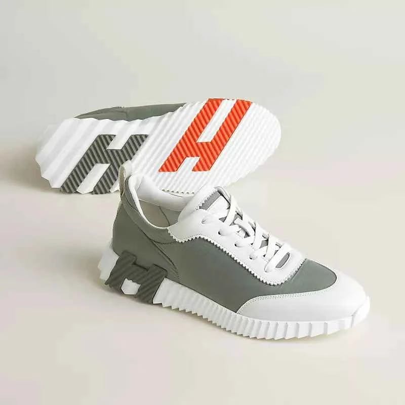 Bouncing sneaker