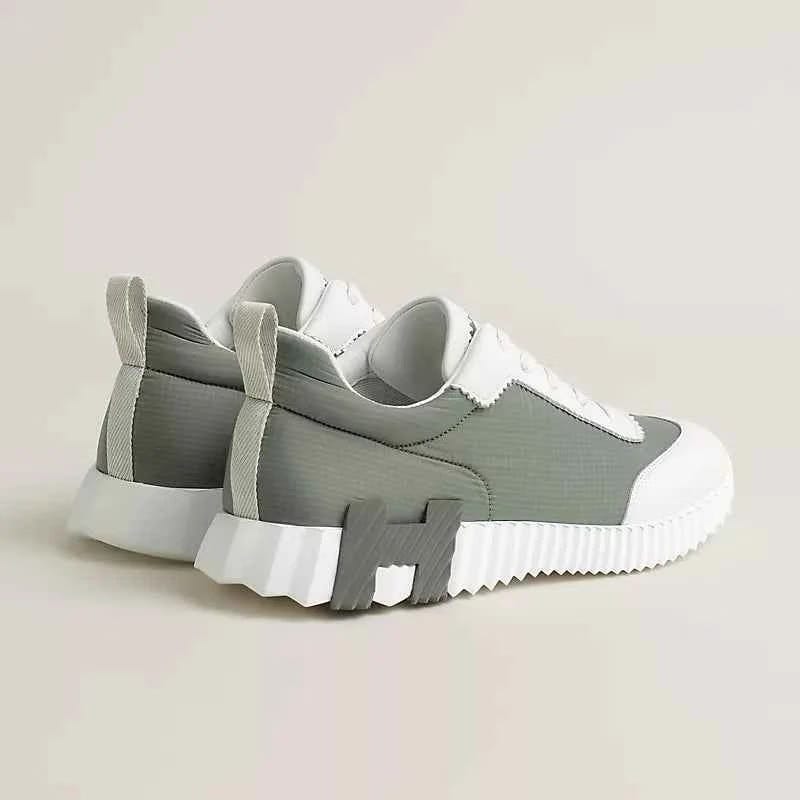 Bouncing sneaker