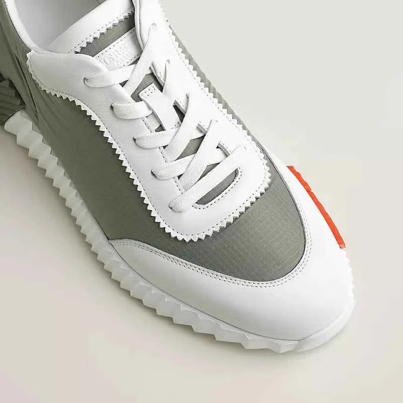 Bouncing sneaker