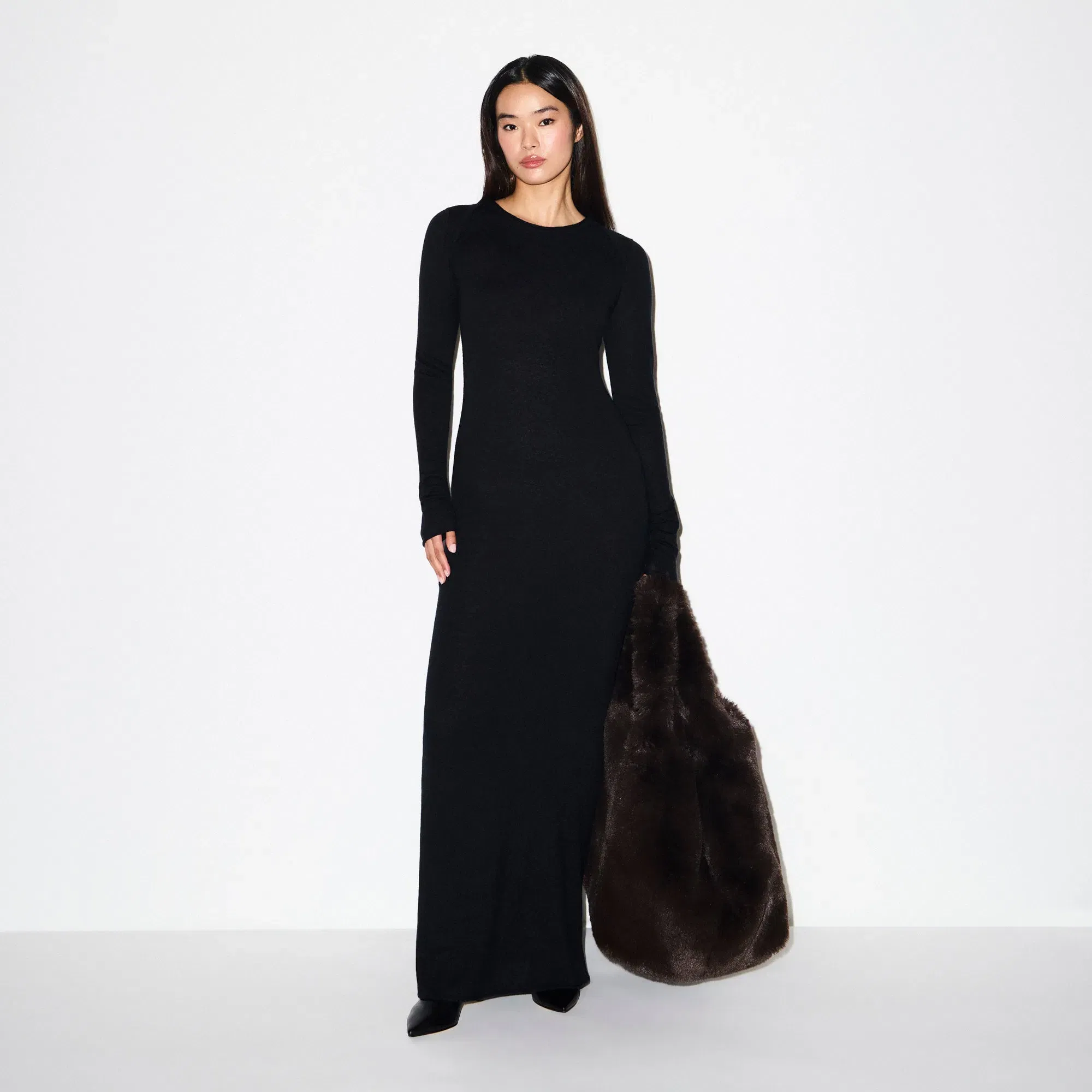 FEATHERWEIGHT CASHMERE LONG DRESS | ONYX
