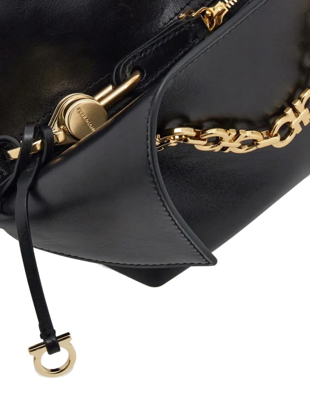folded chain-link shoulder bag