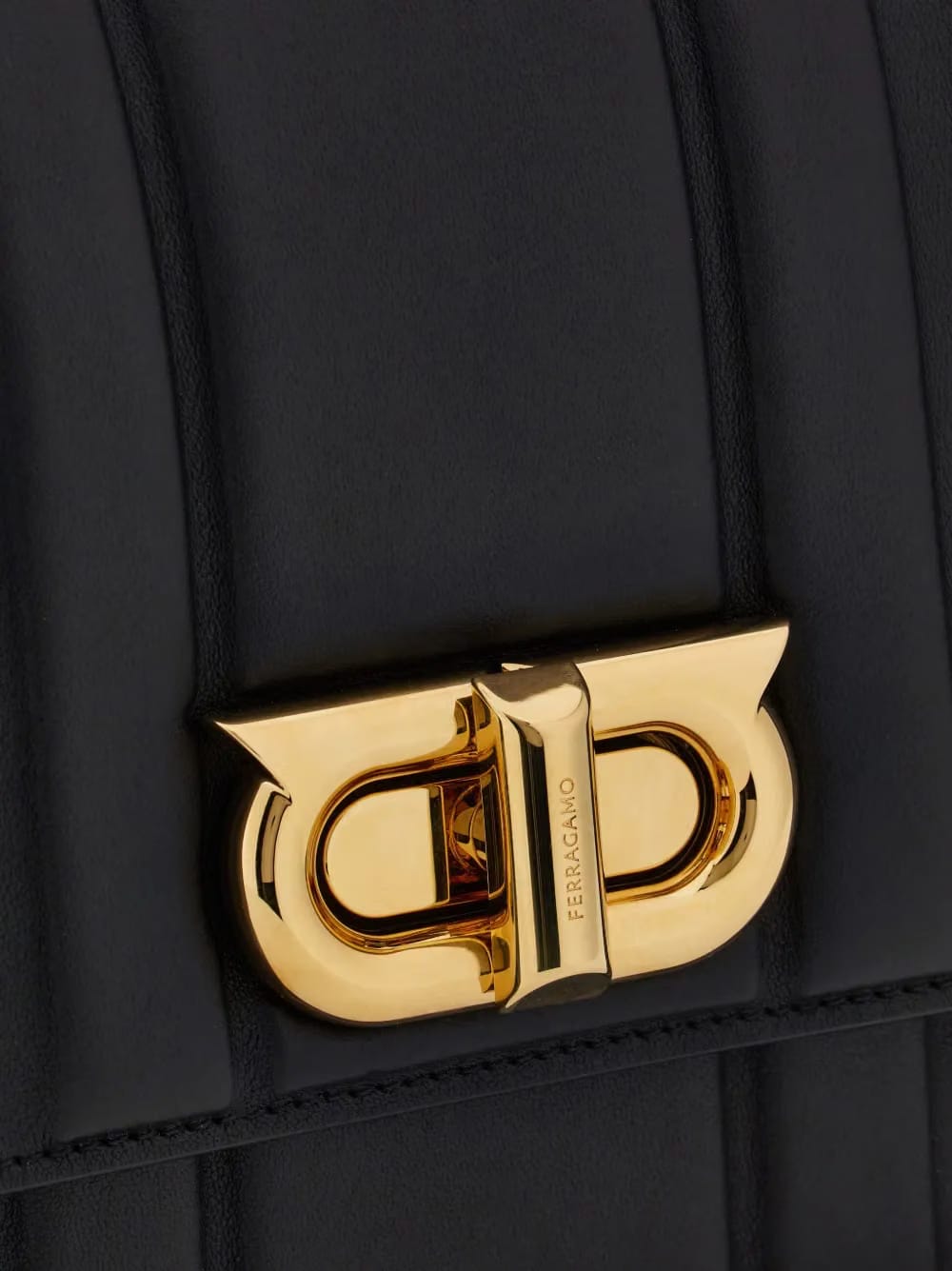 medium Gancini leather shoulder bag