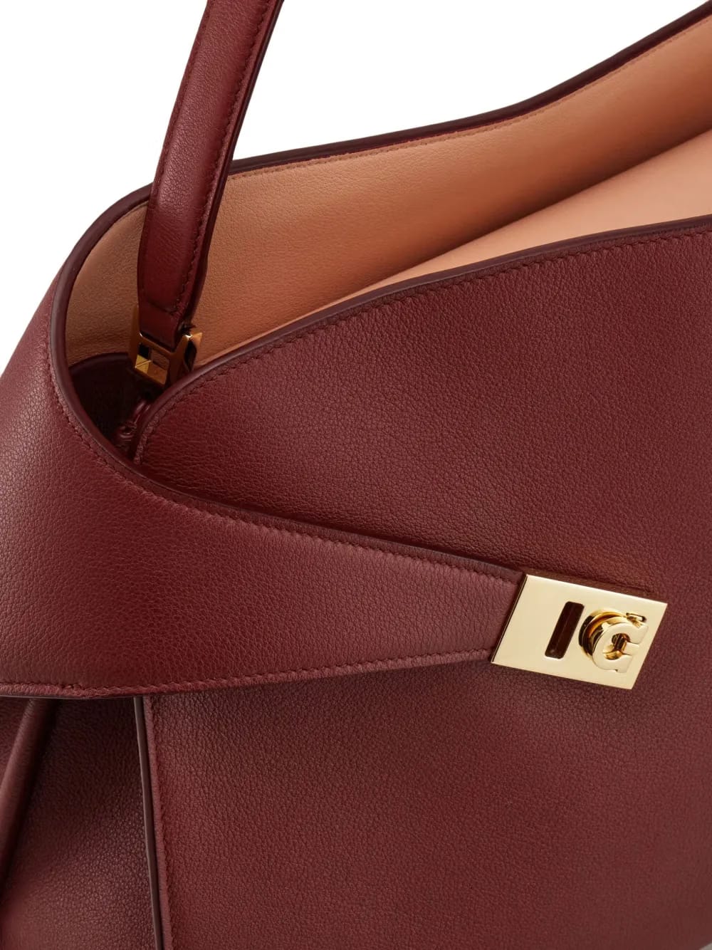 L Hug shoulder bag