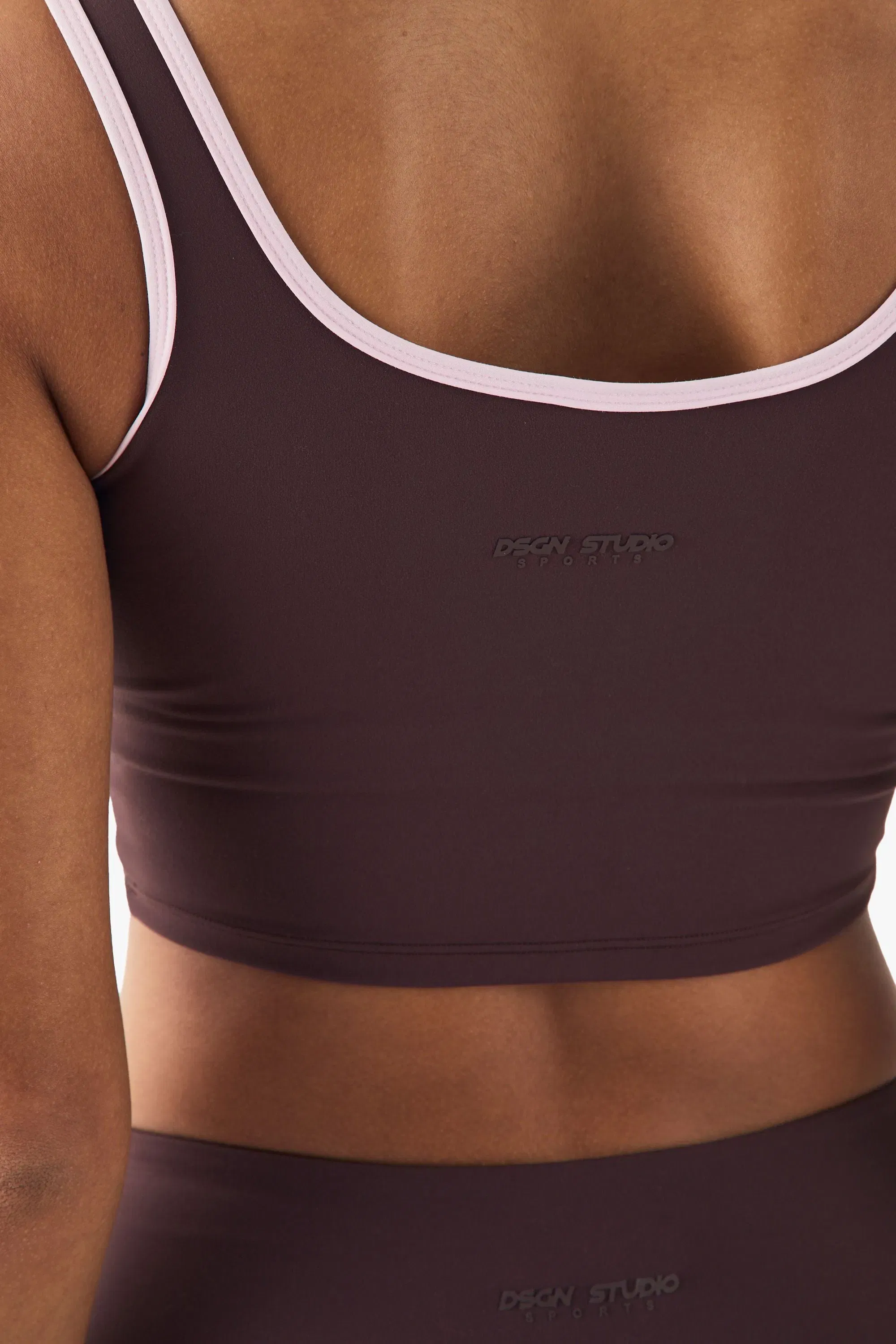 DSGN Studio Sports Ultra Sculpt Contrast Piping Padded Sports Bra