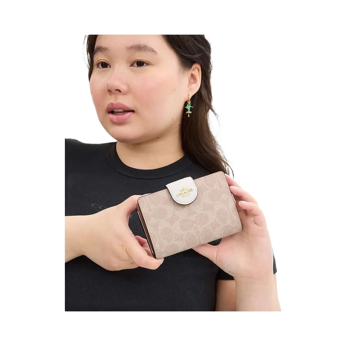 Coach Medium Corner Zip Wallet In Signature Canvas Signature Canvas-Gold-Sand-Chalk
