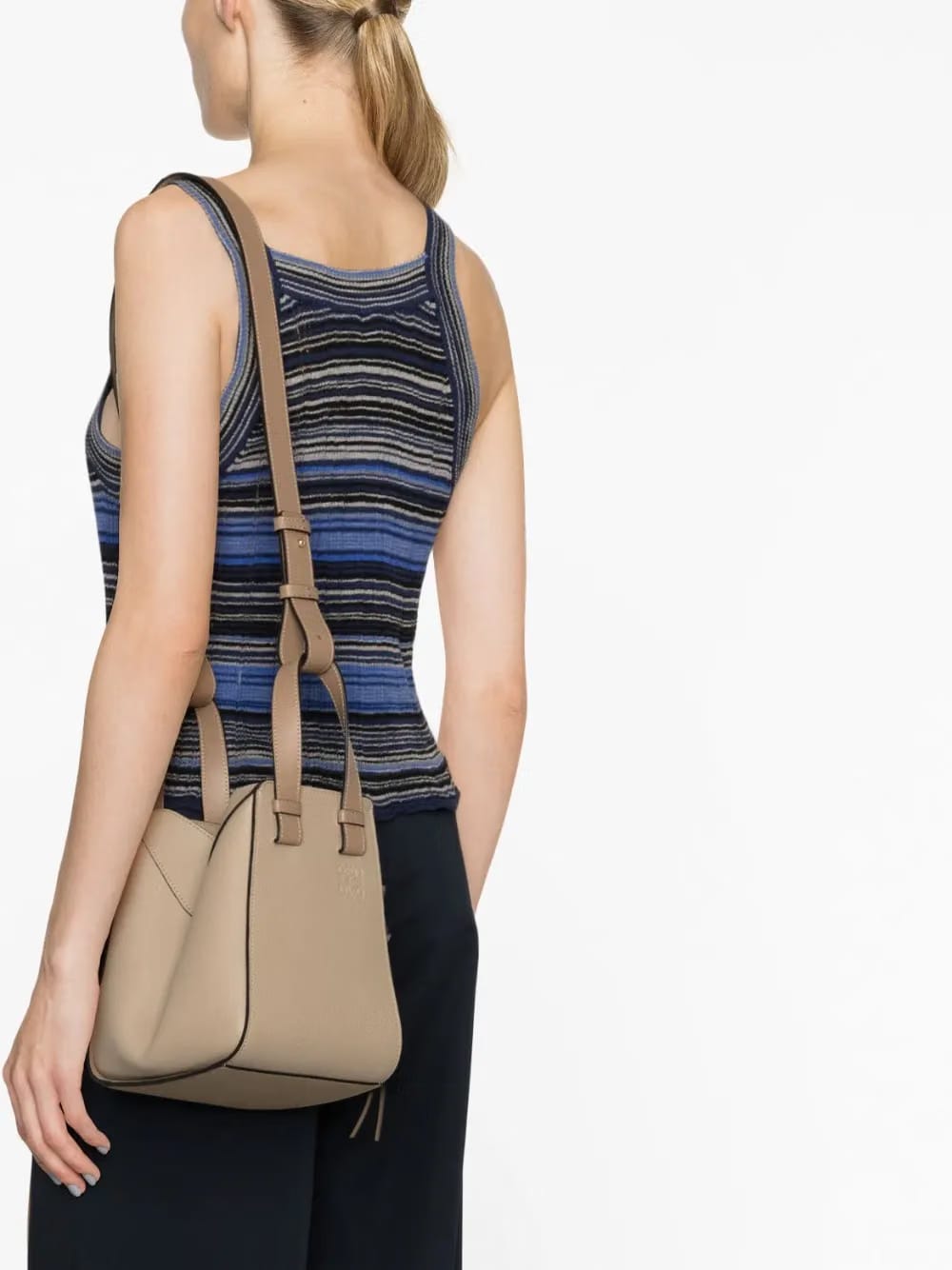 Hammock grained shoulder bag