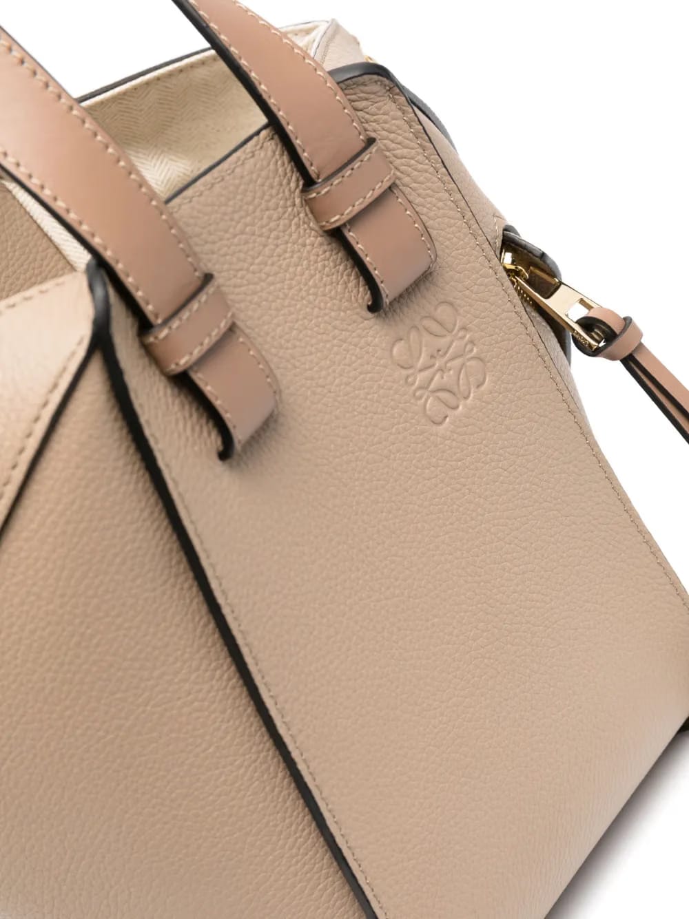Hammock grained shoulder bag