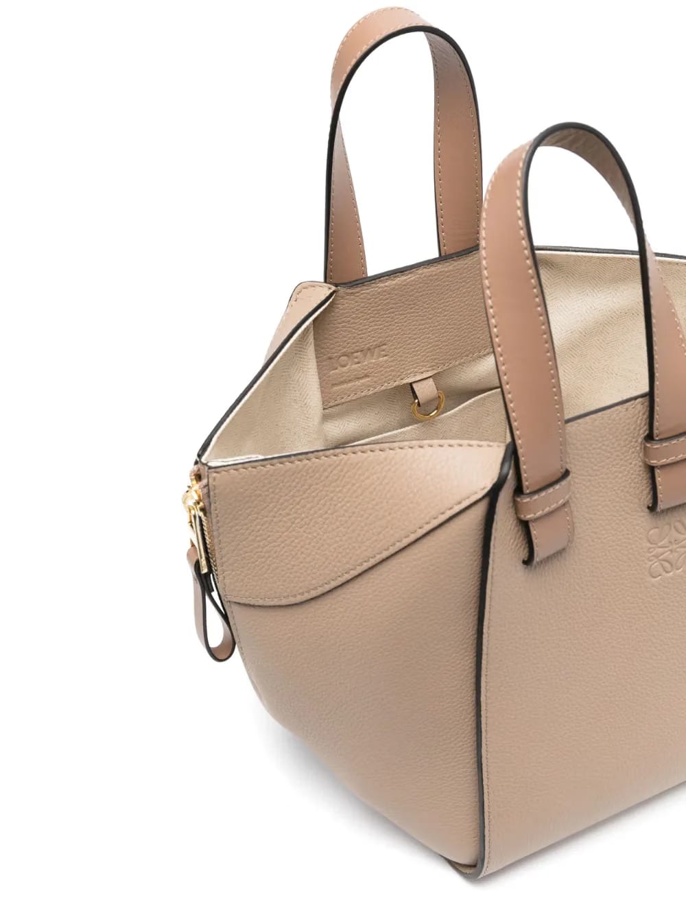 Hammock grained shoulder bag