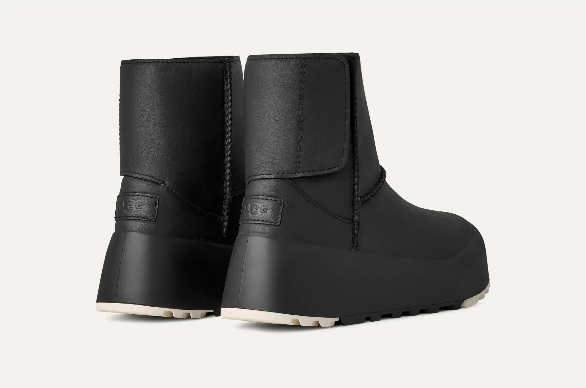 Ugg Classic Streetscape Leather Black / Jasmine
