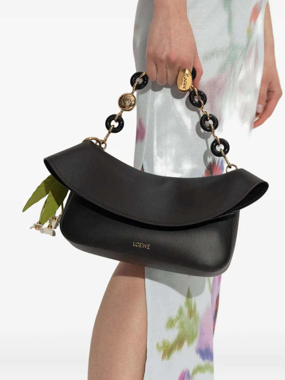 chain-link ruffled shoulder bag