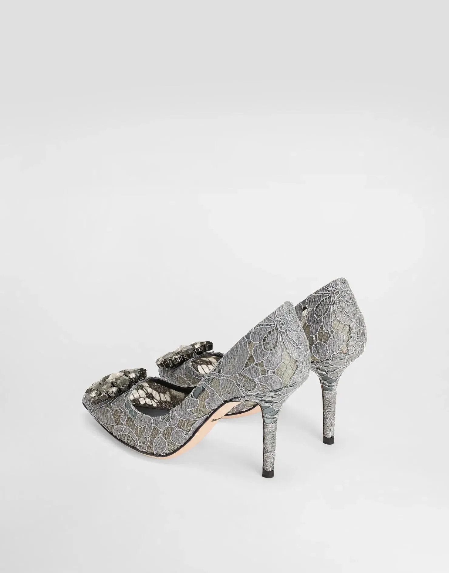 Pump in Taormina lace with crystals