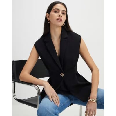 Black Sleeveless Cinched Waist Blazer