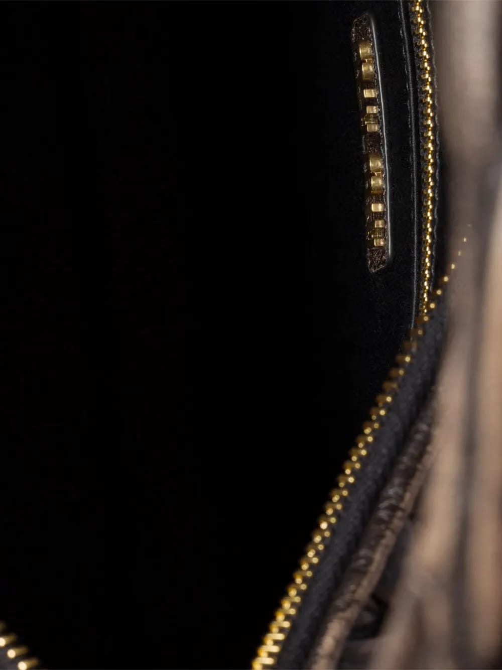 Wander matelassé leather shoulder bag