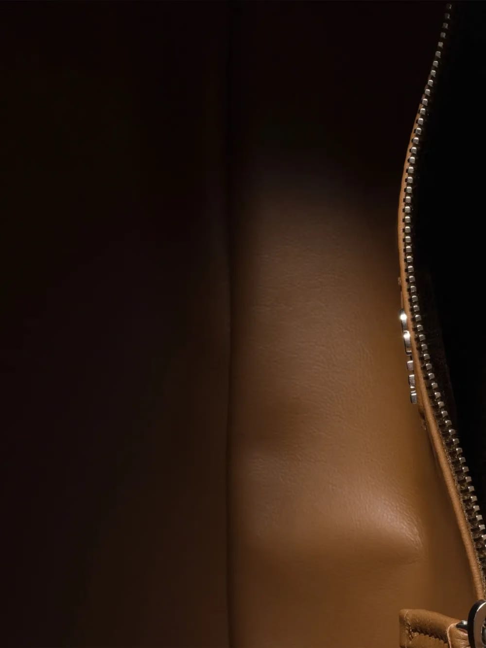 Pocket leather zipped tote bag