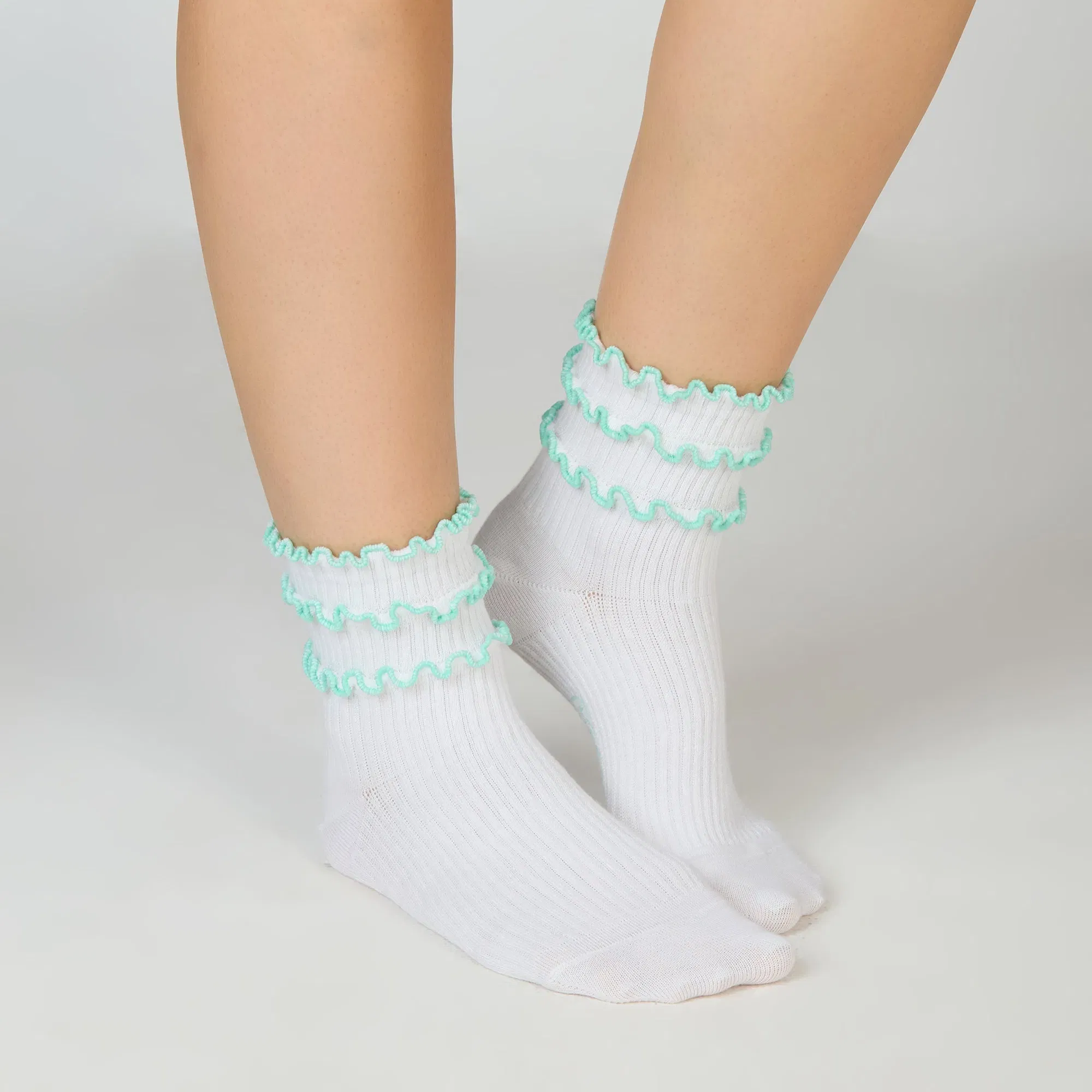 Women’s Frilled High Ankle Socks