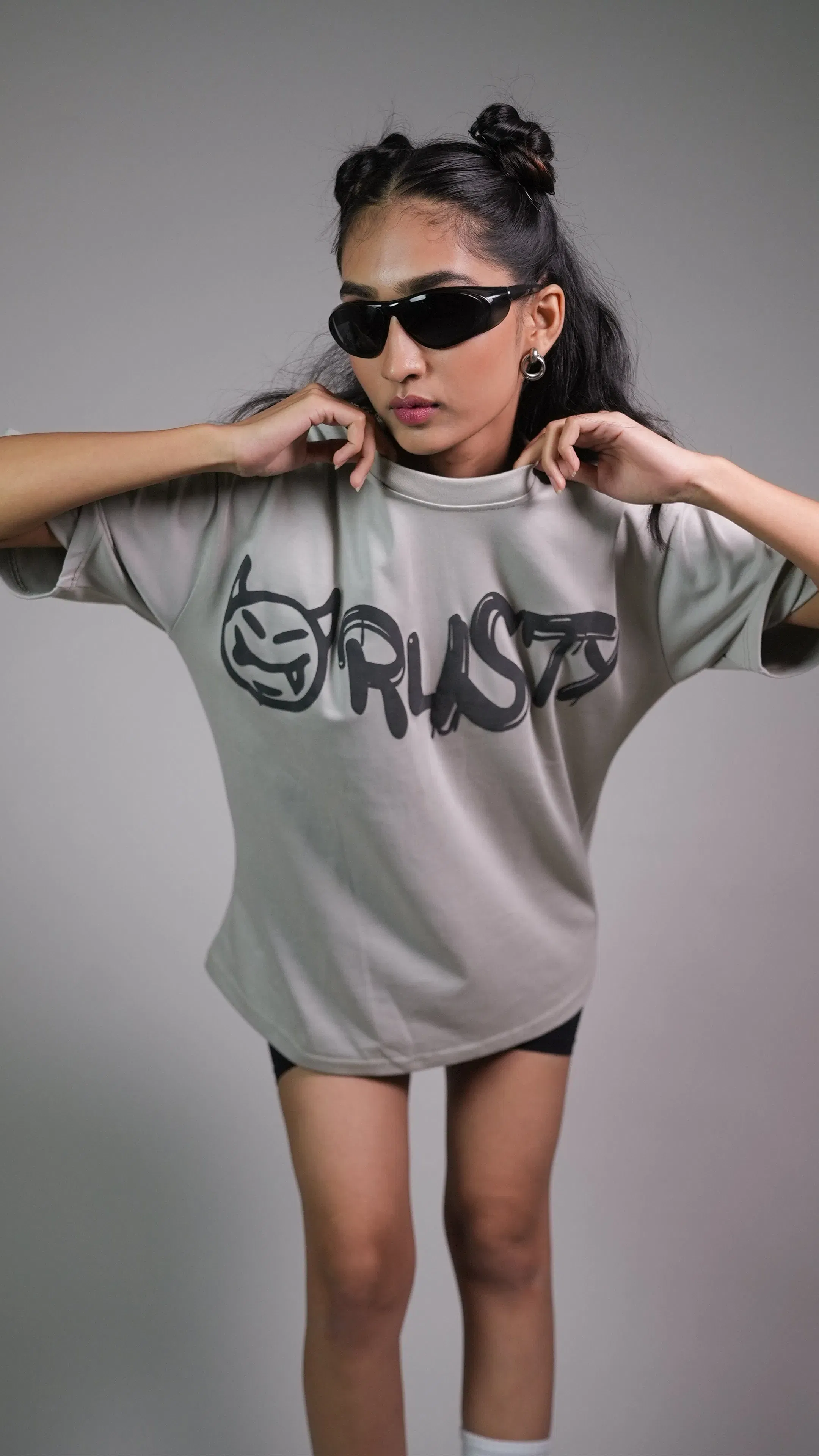 RUST GRAFFITI GREY WOMEN’S OVERSIZED T-SHIRT