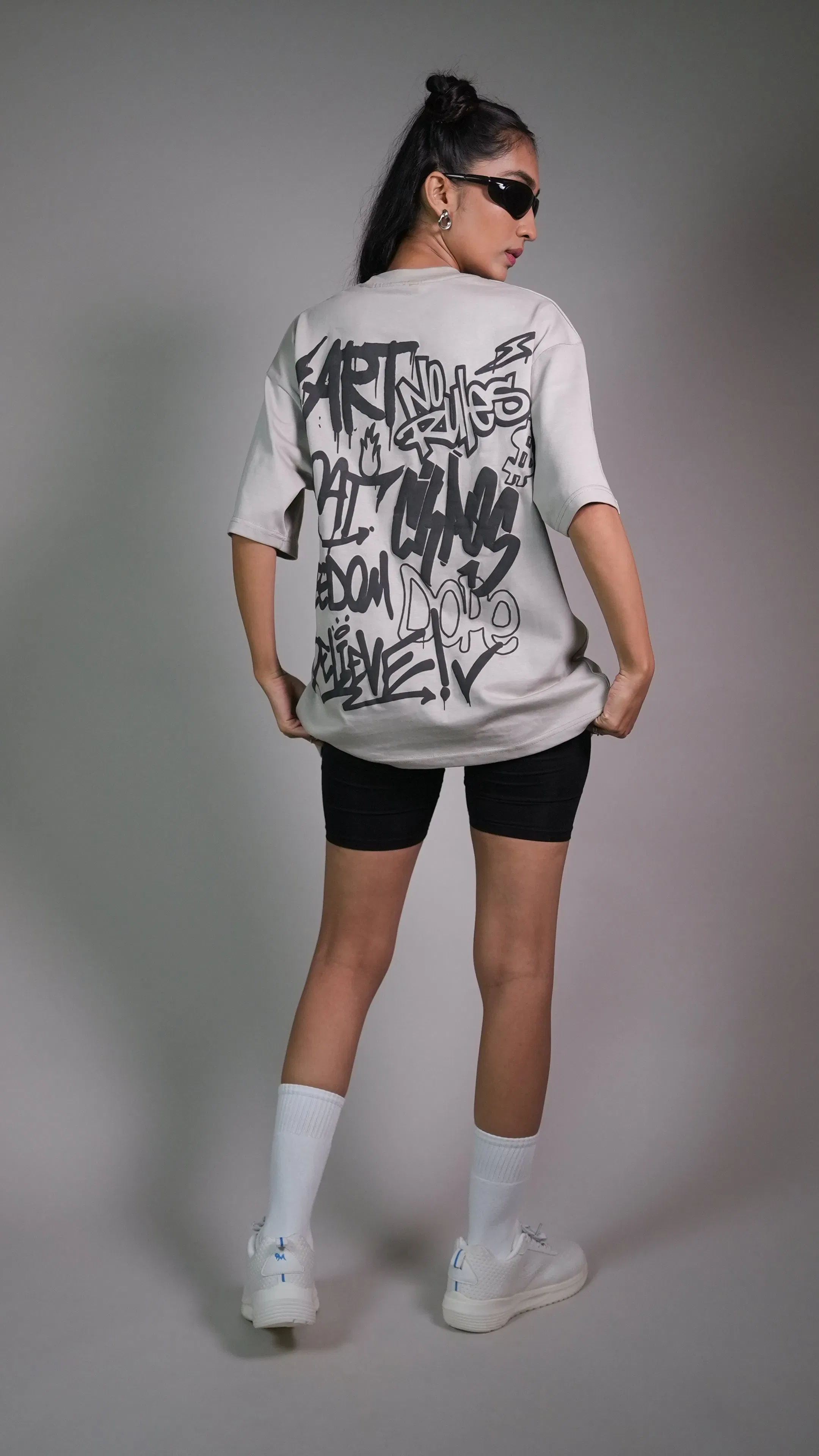 RUST GRAFFITI GREY WOMEN’S OVERSIZED T-SHIRT