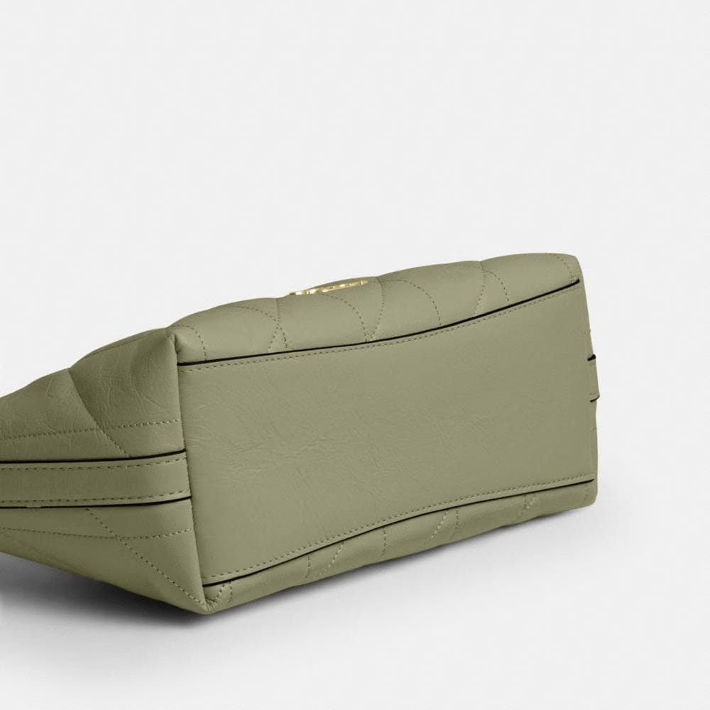 Coach Caitlin Shoulder Bag With Quilting Gold Pistachio