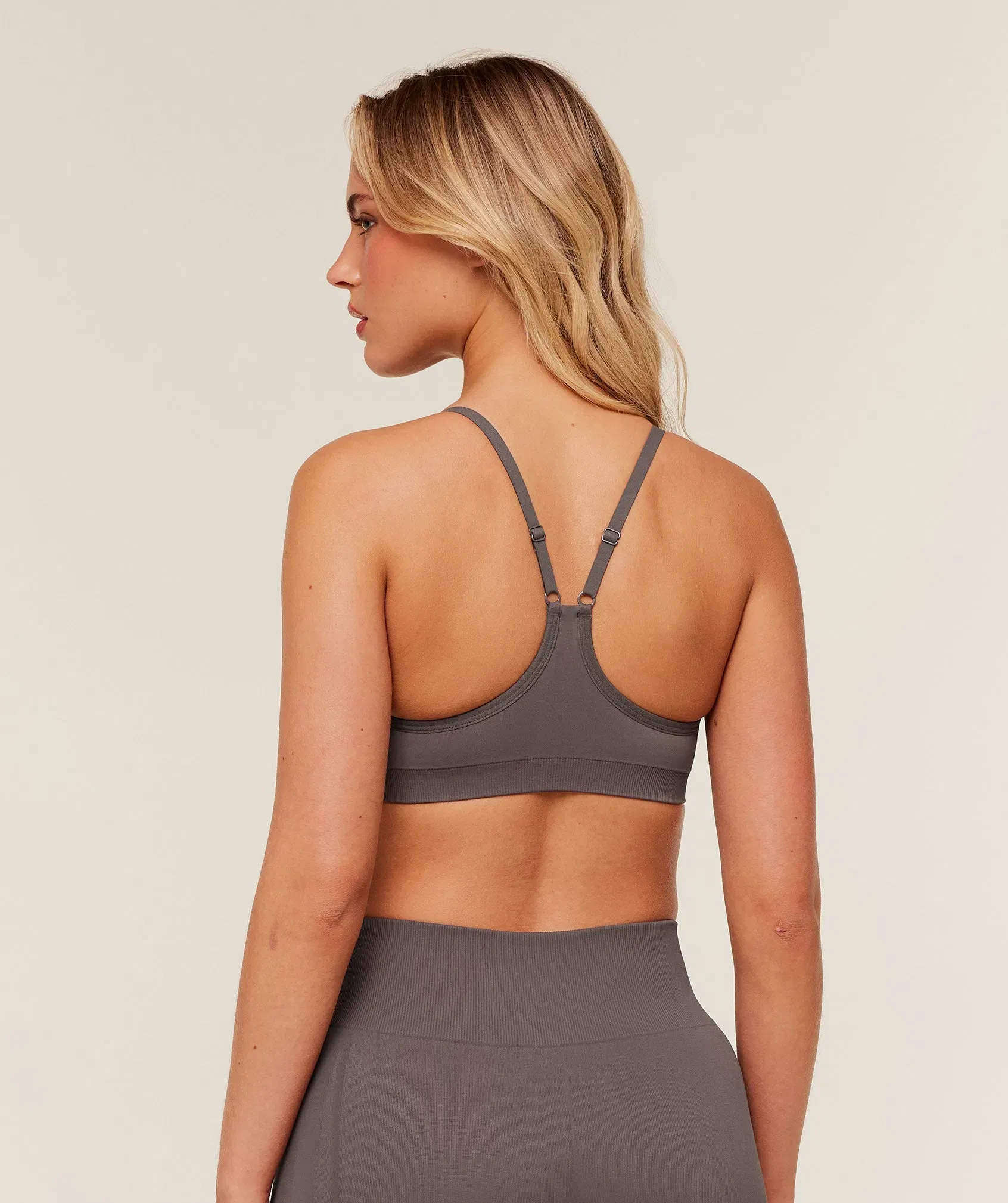 Gymshark Everyday Seamless Racerback Sports Bra - Cool Brown