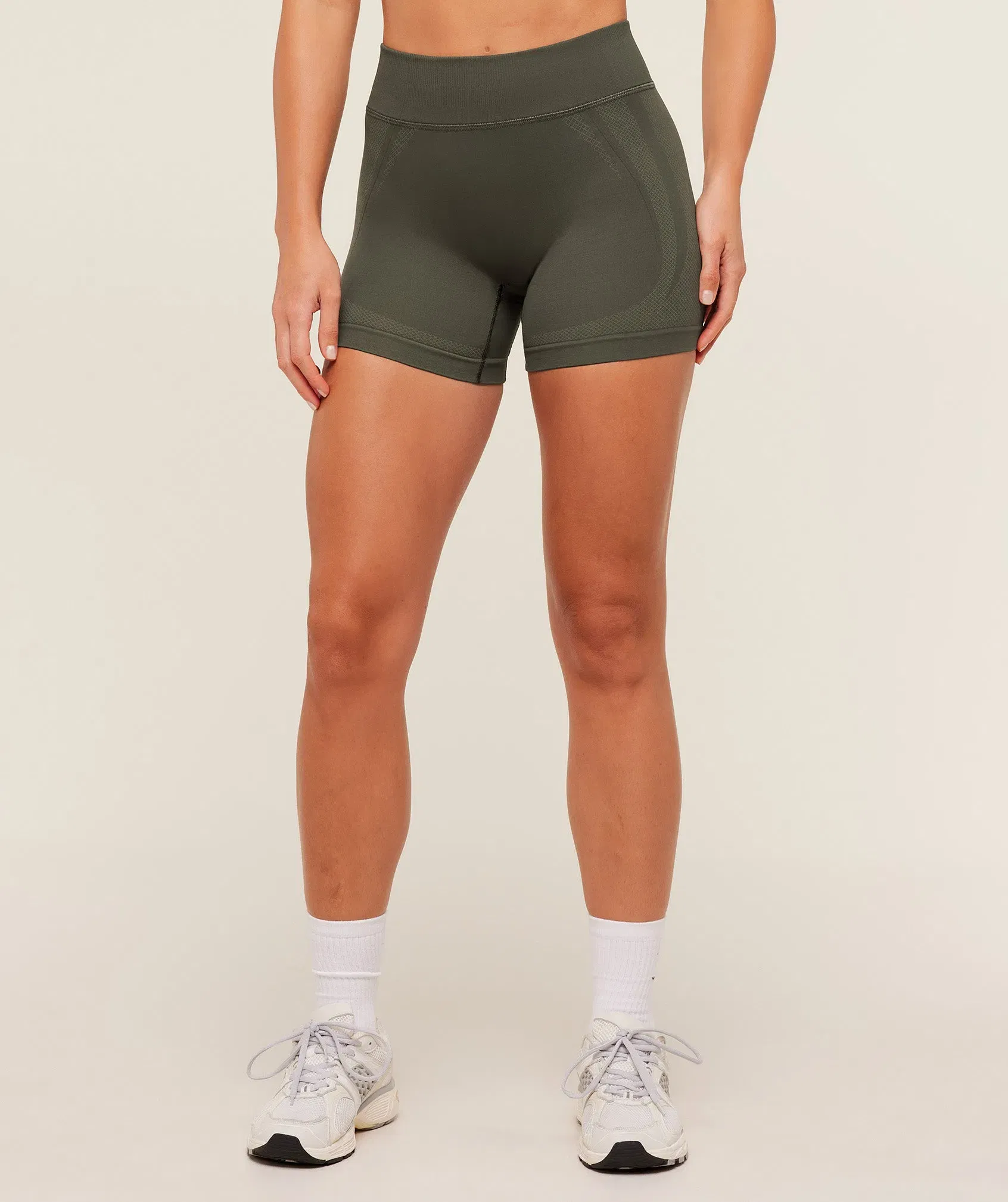 Gymshark Weekend Seamless Shorts - Strength Green / Grounded Green