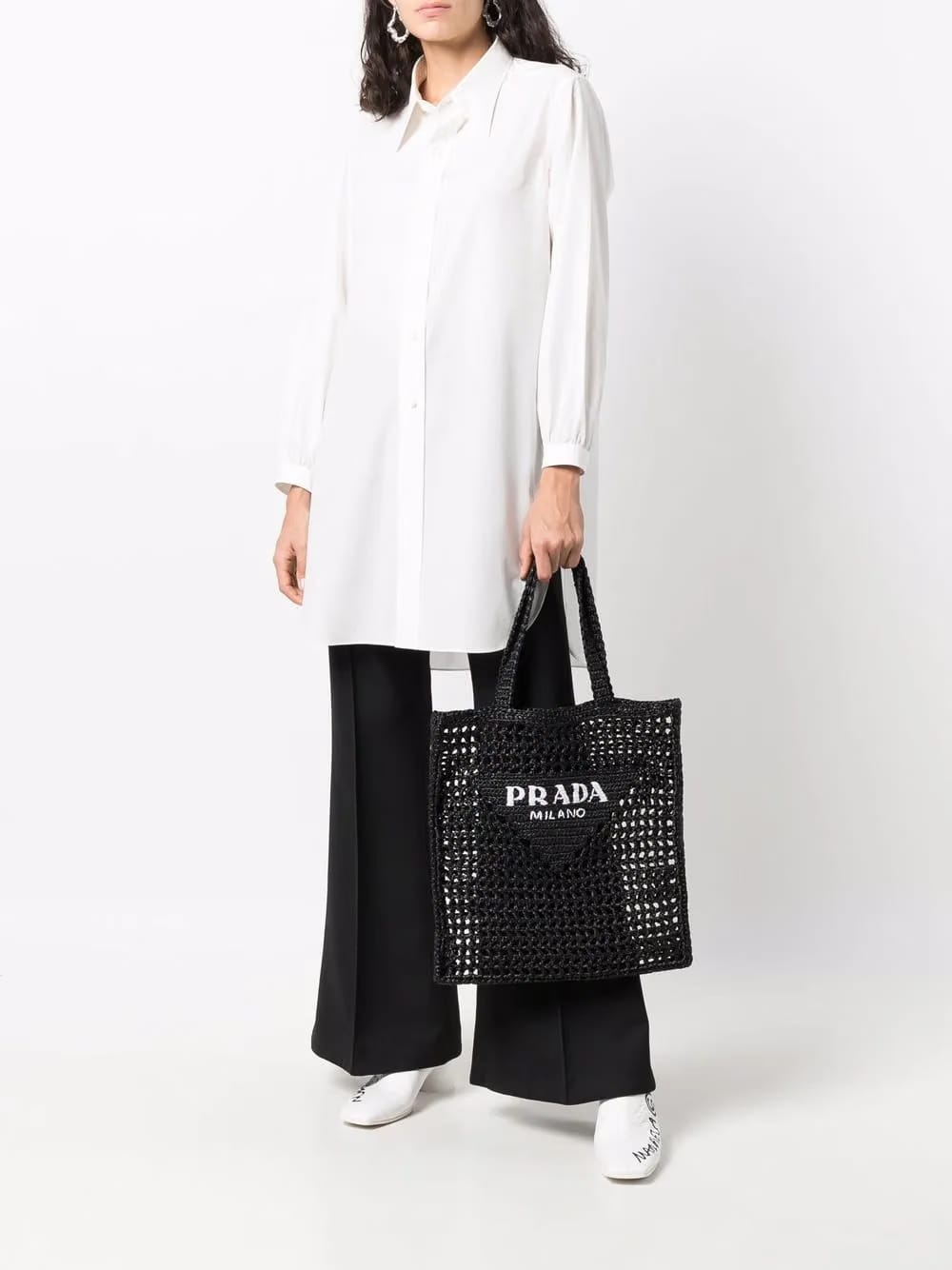 interwoven-design logo-print shoulder bag