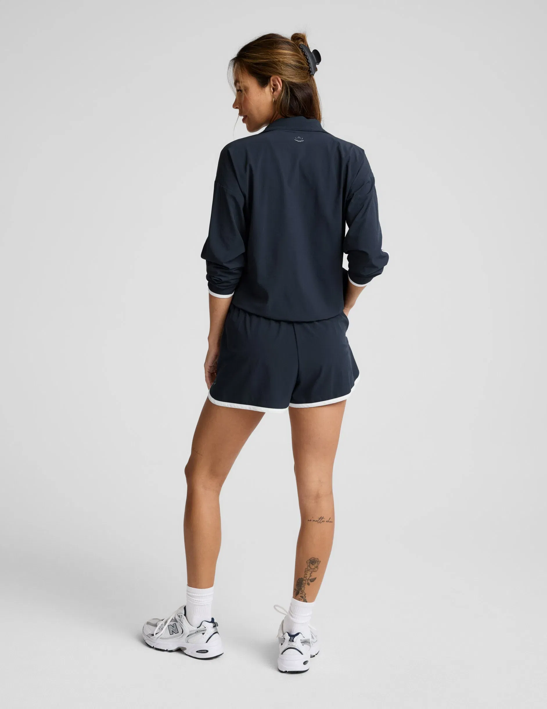Beyond Yoga Stretch Woven The Course 25 Short Women's