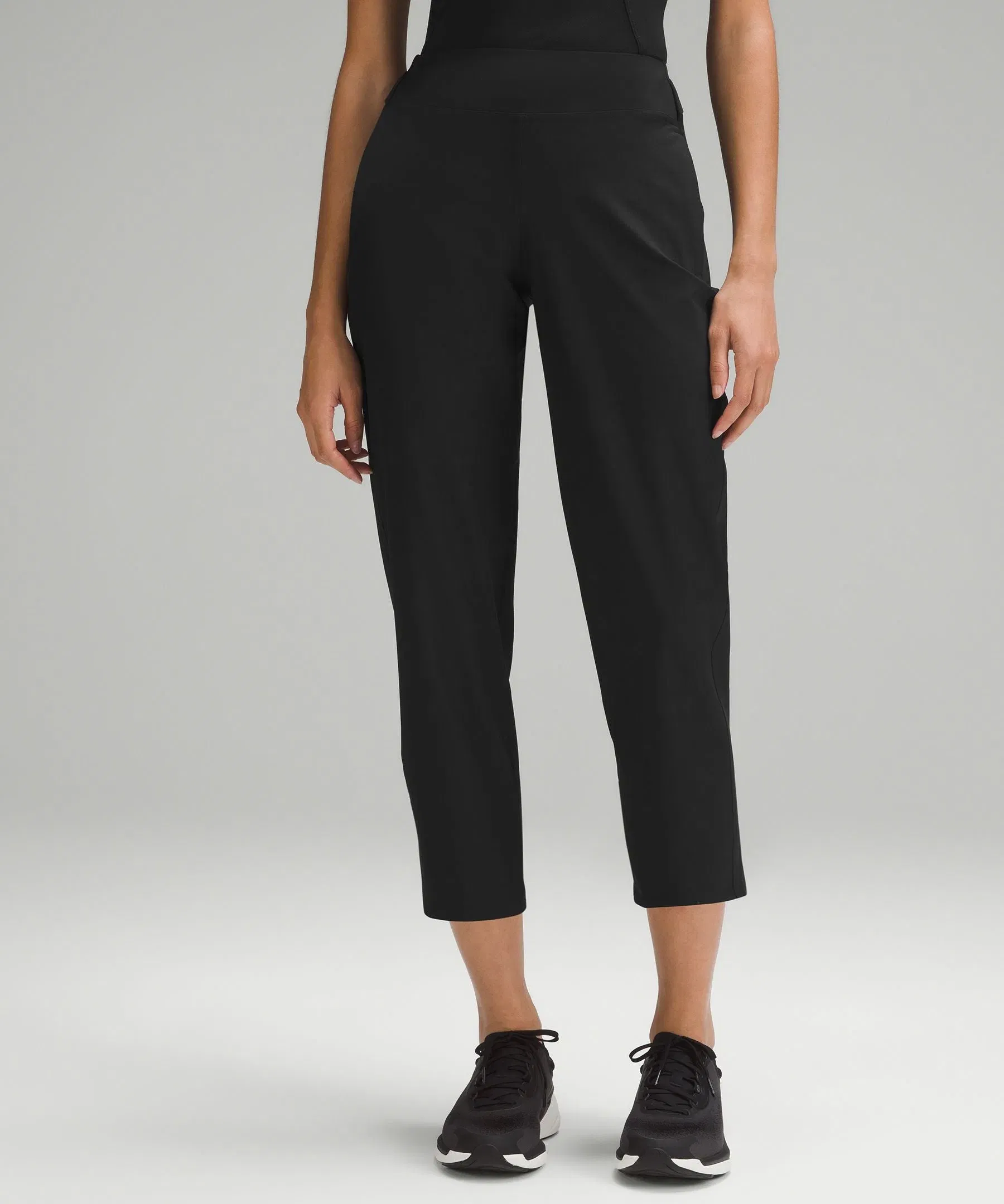 Lululemon Warpstreme Multi-Pocket Mid-Rise Golf Crop 24"