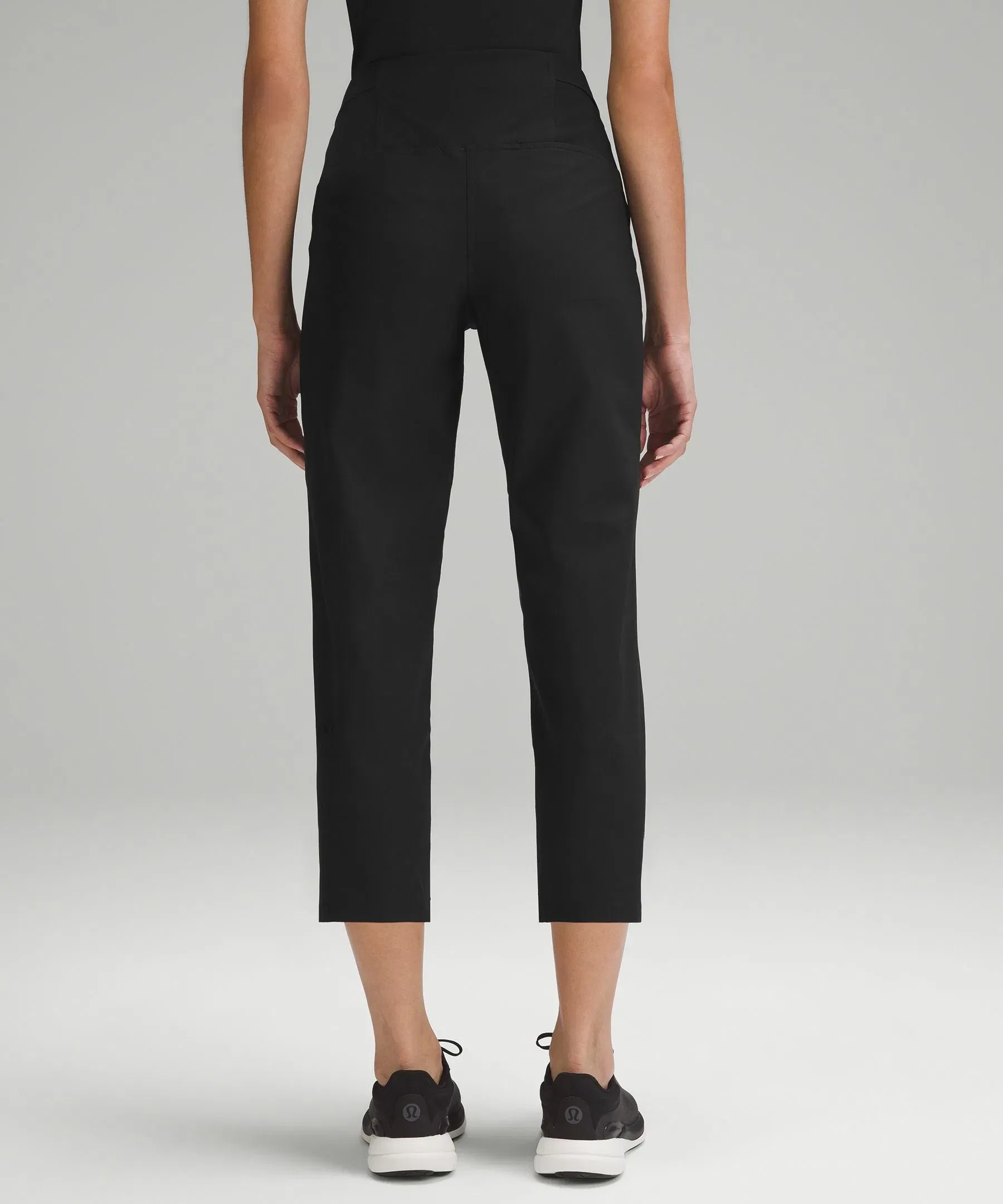 Lululemon Warpstreme Multi-Pocket Mid-Rise Golf Crop 24"