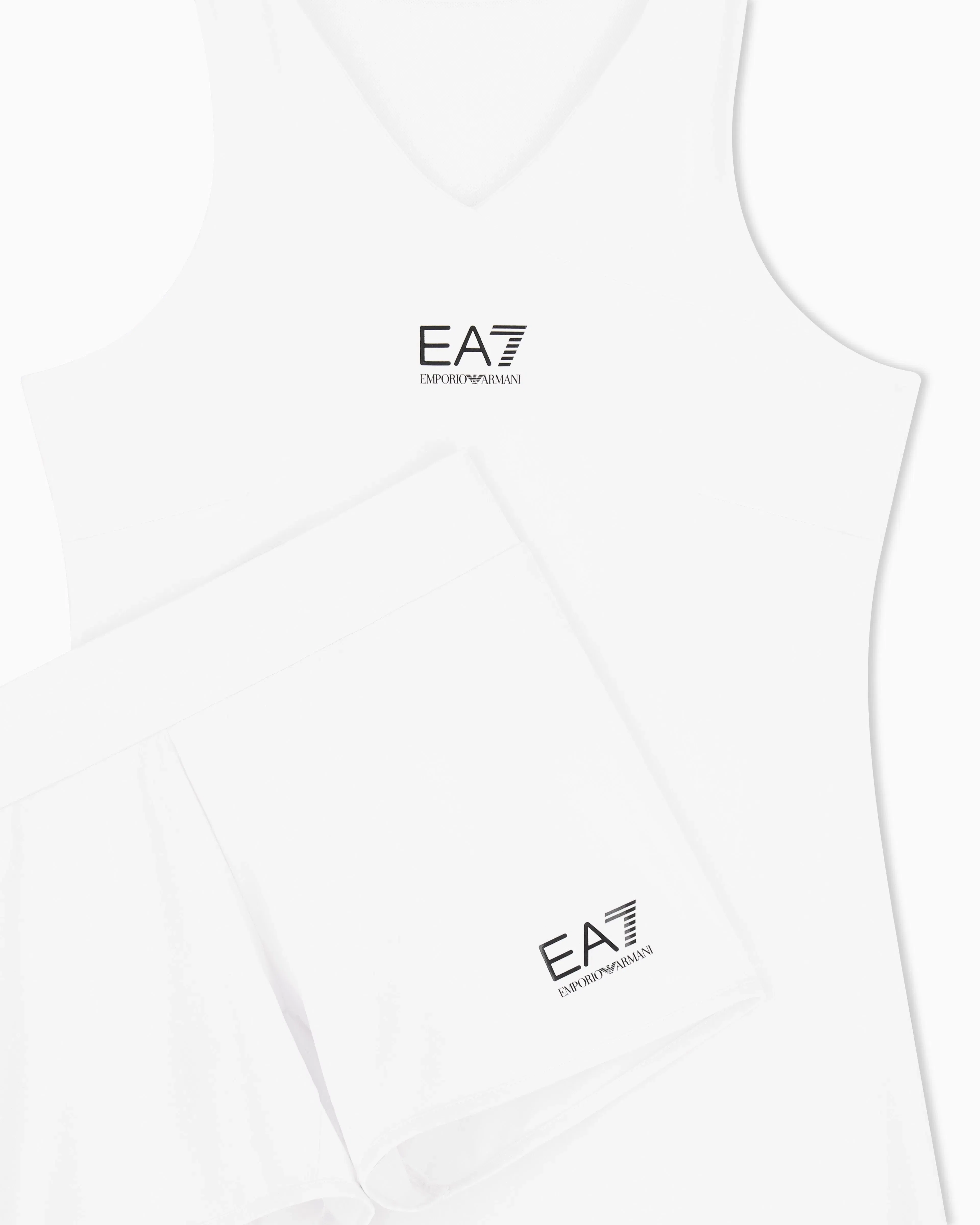 EA7 Ventus7 dress Tennis Pro with a V-neck and matching shorts