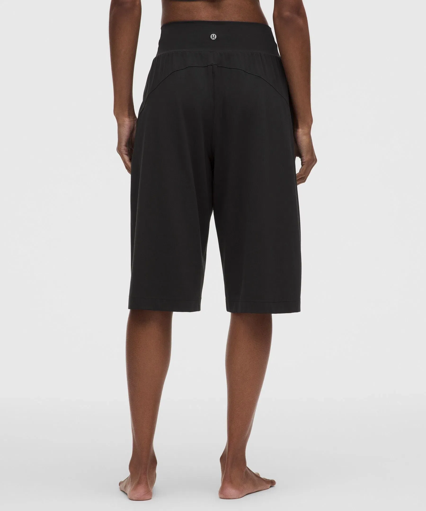 Lululemon Women's Groove Mid-Rise Relaxed Bermuda Short
