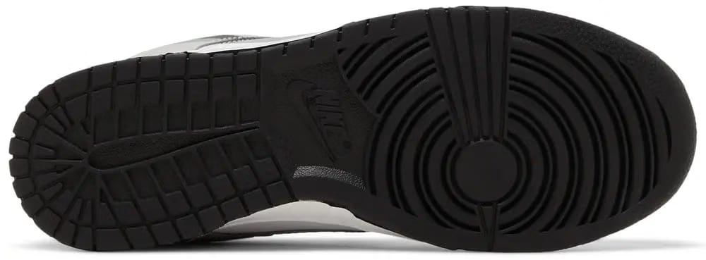 DUNK LOW SPRAY PAINT SWOOSH