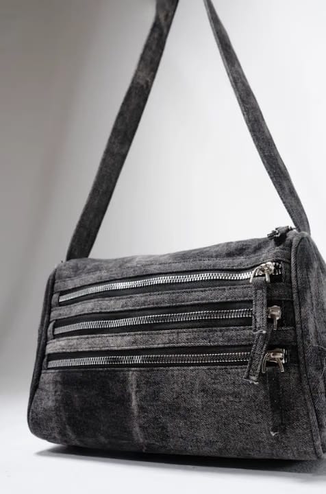 MANACA Zipray Shoulder Bag