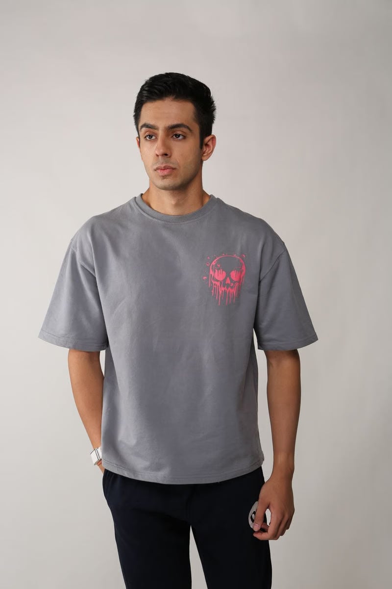 SKULLS IN THE GRAVE TEE