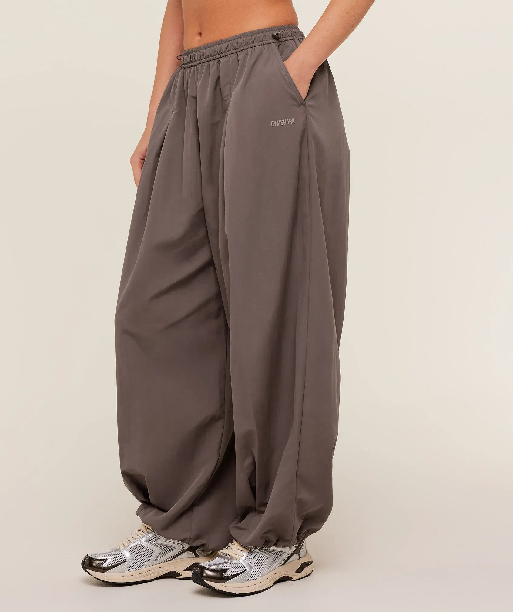 Gymshark Weekend Lifestyle Parachute Pant - Cool Brown