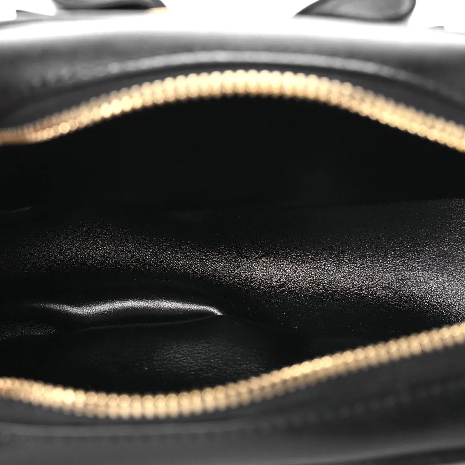 Smooth Calfskin Vara Bow Camera Bag Black