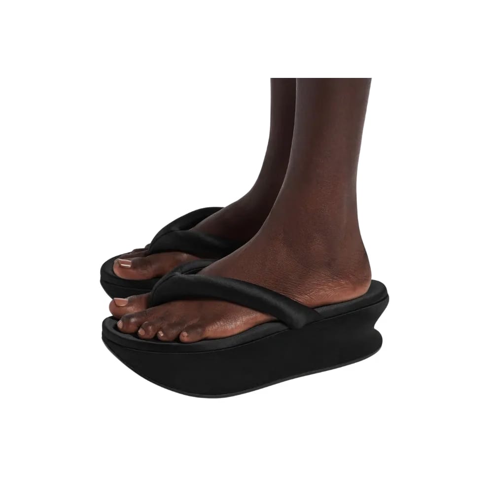 Balenciaga Gaeta Thong In Black