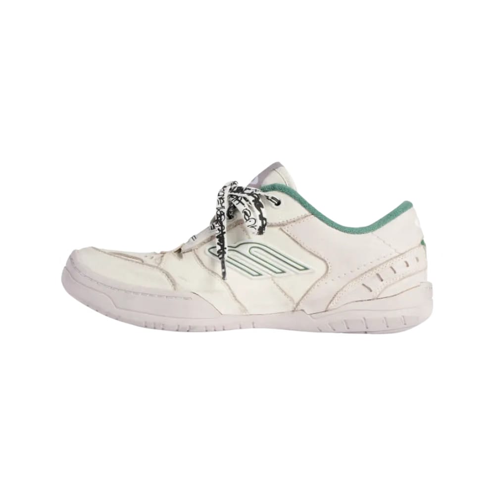 Balenciaga Hamptons Medium Worn-Out Sneaker In Beige