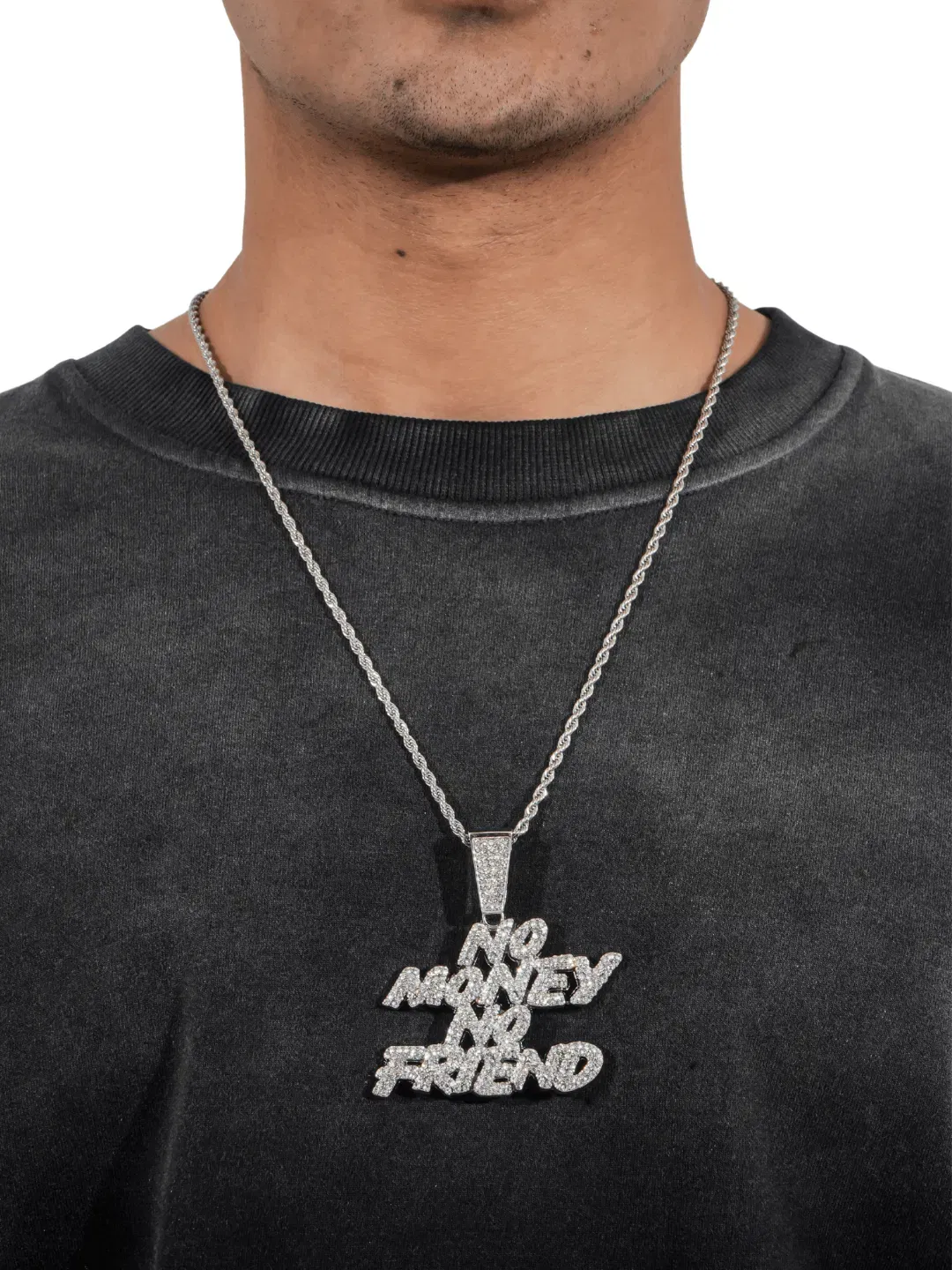 MANACA NO MONEY NO FRIEND PENDANT